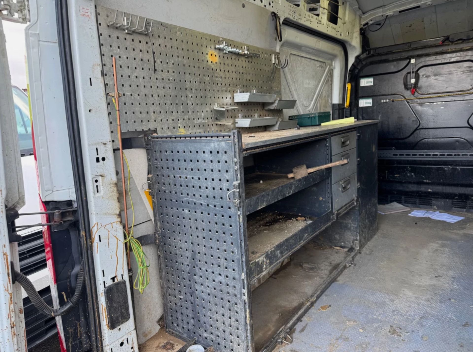 **(ONLY 118K MILEAGE)** 2016 FORD TRANSIT T350 MWB L2H3 2.2 TDCI 155PS VAN - Image 14 of 21