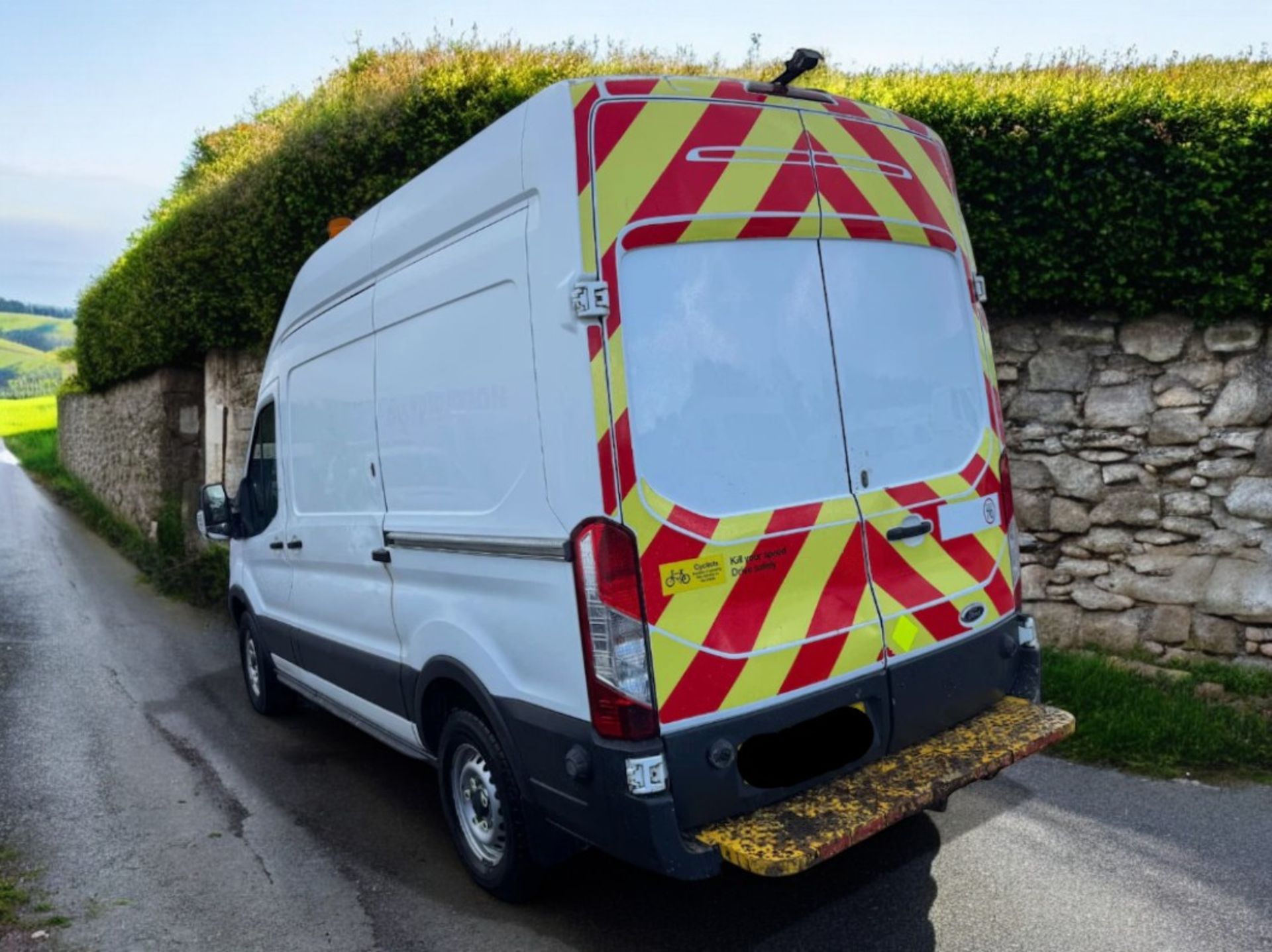 **(ONLY 118K MILEAGE)** 2016 FORD TRANSIT T350 MWB L2H3 2.2 TDCI 155PS VAN - Image 5 of 21