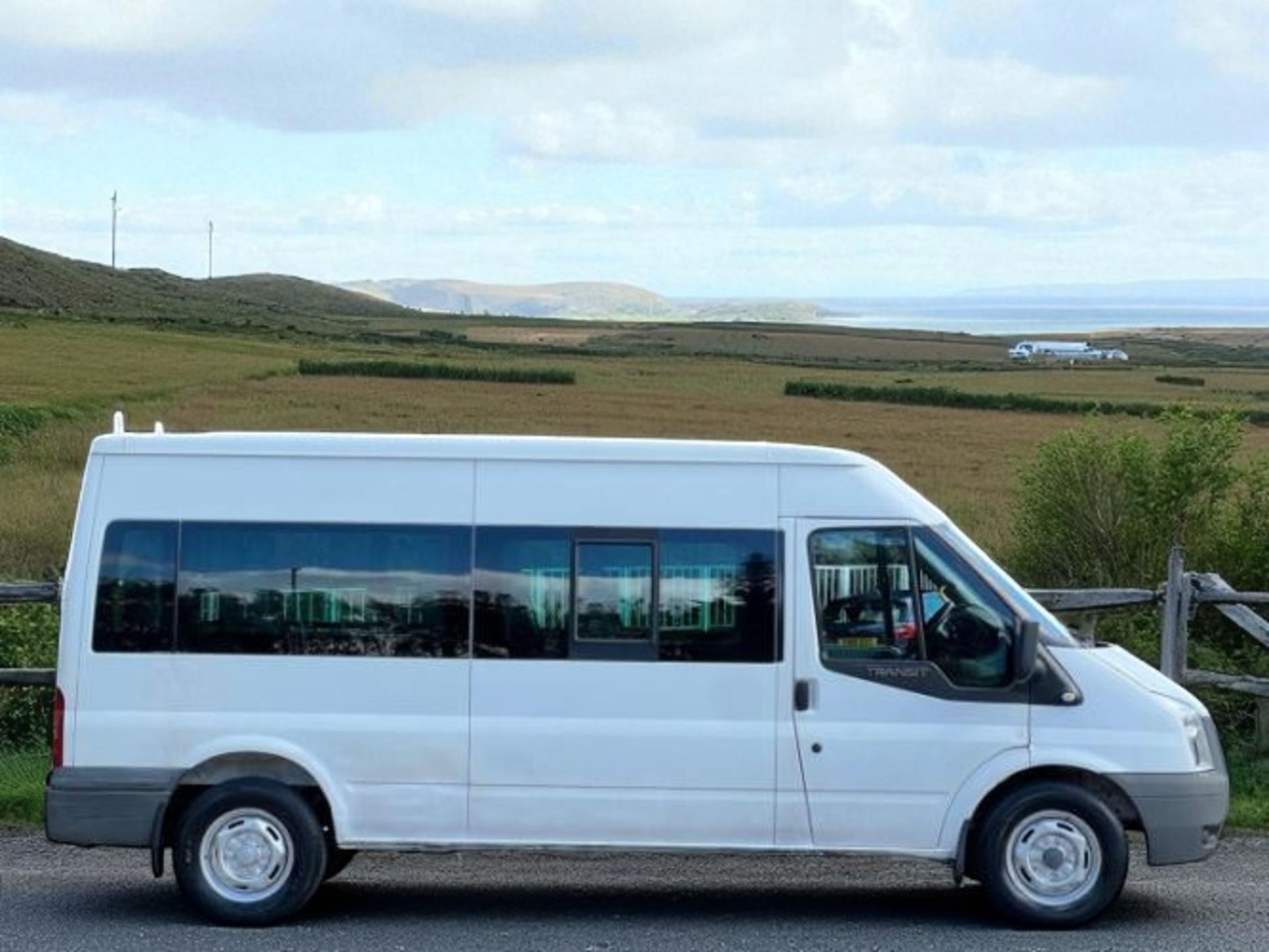 2011 FORD TRANSIT 2.4 TDCI 350 DURATORQ RWD L3 H2 MINIBUS >>--NO VAT ON HAMMER--<< - Image 4 of 46