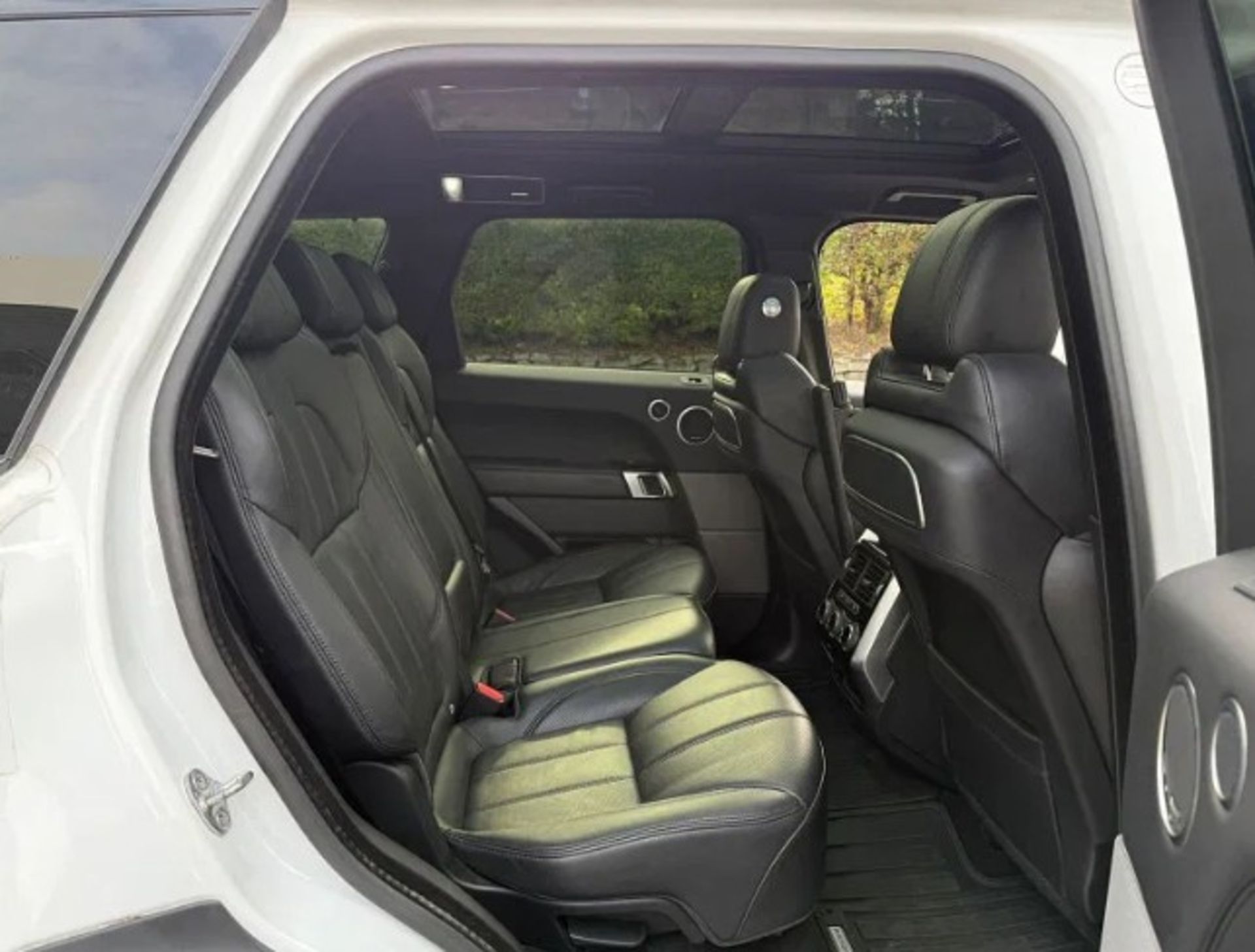 2017 LAND ROVER RANGE ROVER SPORT HSE SDV6 AUTO – WHITE – 98K MILES >>--NO VAT ON HAMMER--<< - Image 16 of 42