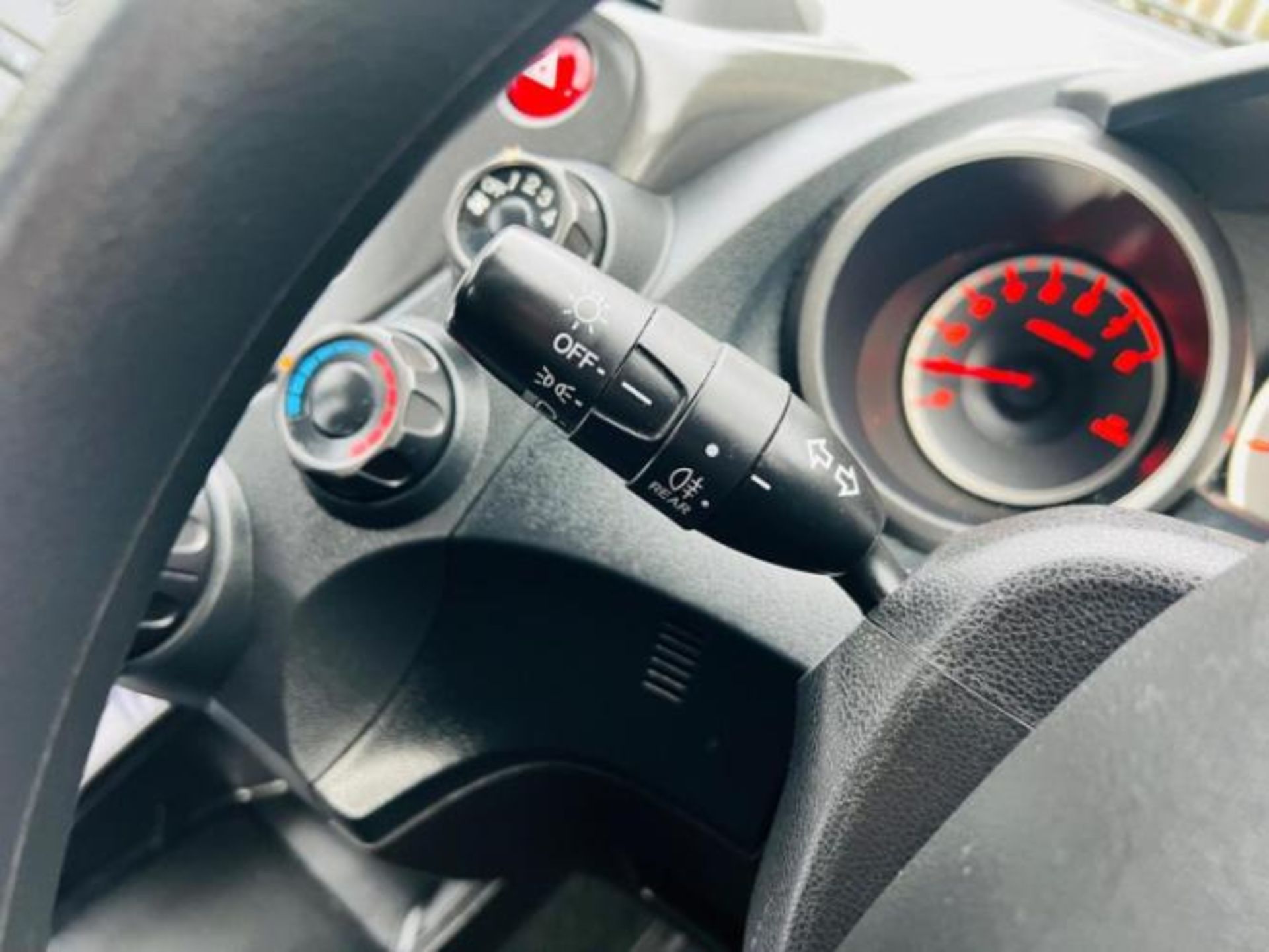 2011 HONDA JAZZ 1.2 I-VTEC S (A/C) 5DR >>--NO VAT ON HAMMER--<< - Image 22 of 24