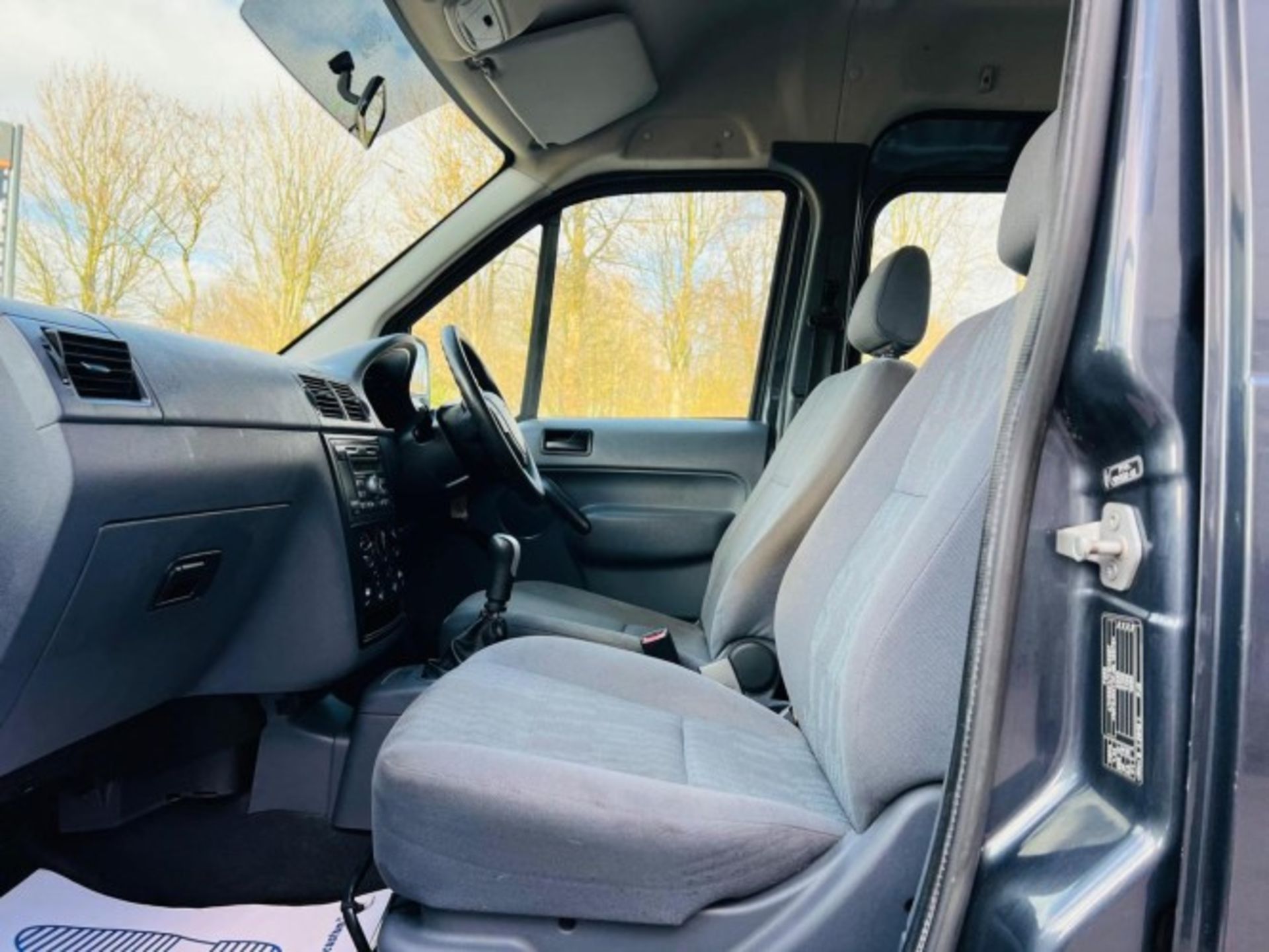 FORD TOURNEO CONNECT 1.8 TDCI T230 90 – 90K MILES >>--NO VAT ON HAMMER--<< - Image 13 of 39