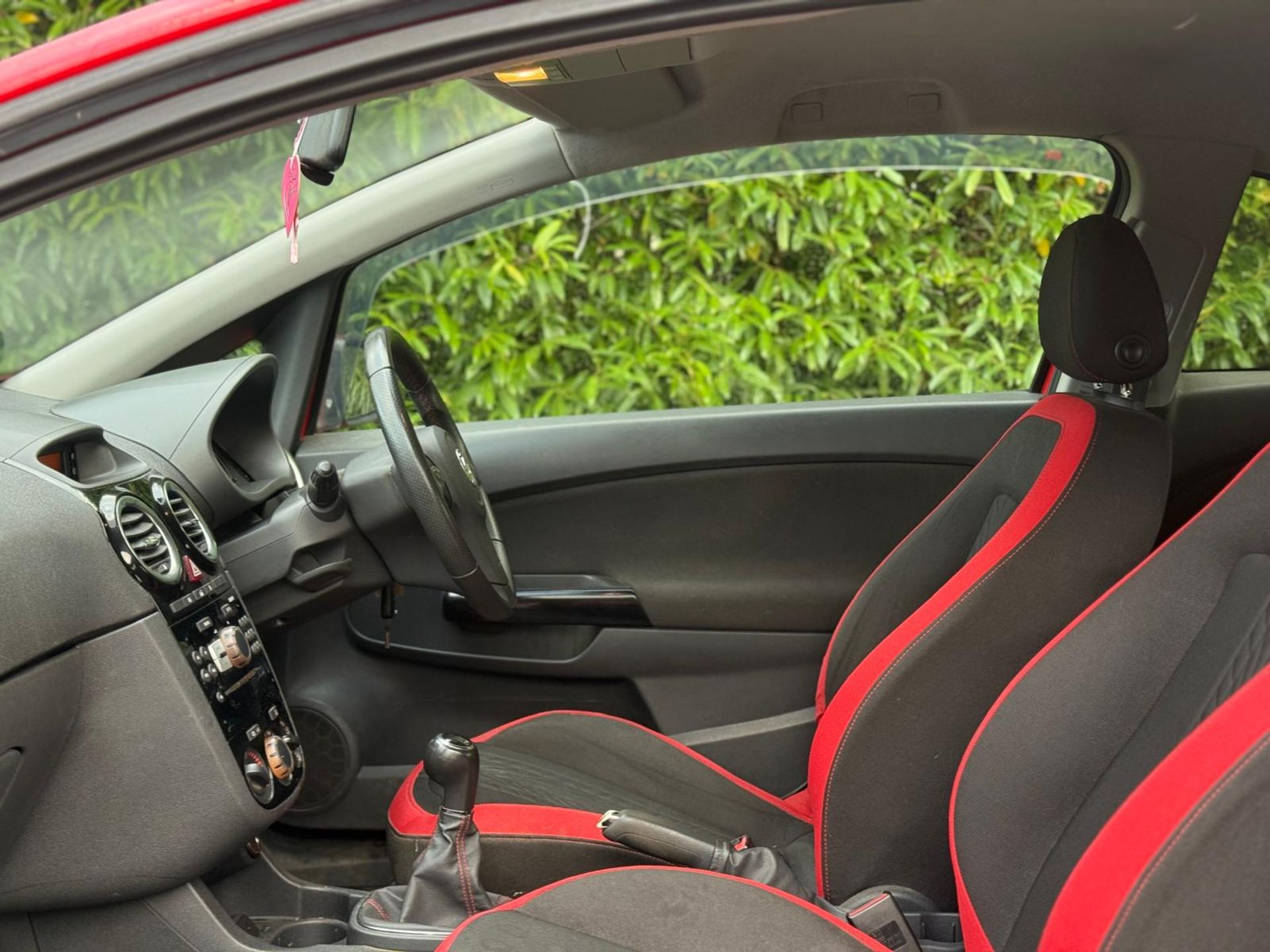 2014 (64) VAUXHALL CORSA 1.4 16V SRI >>--NO VAT ON HAMMER--<< - Image 15 of 32