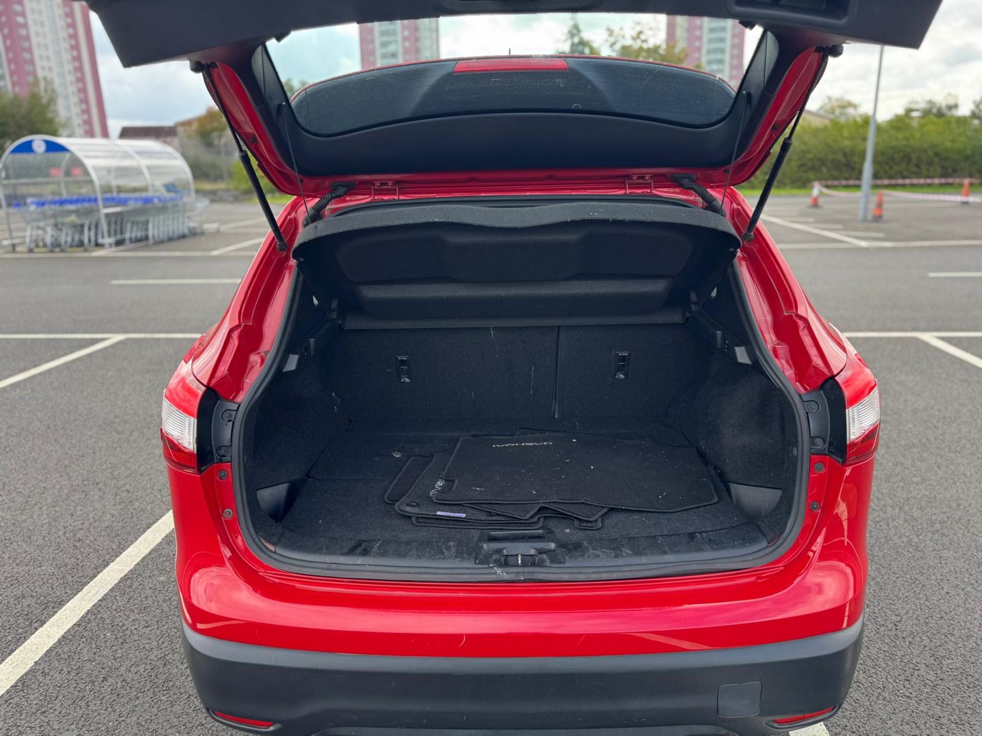 2015 NISSAN QASHQAI ACENTA DIG-T 1.2 PETROL SUV – MANUAL – RED>>--NO VAT ON HAMMER--<< - Image 12 of 14