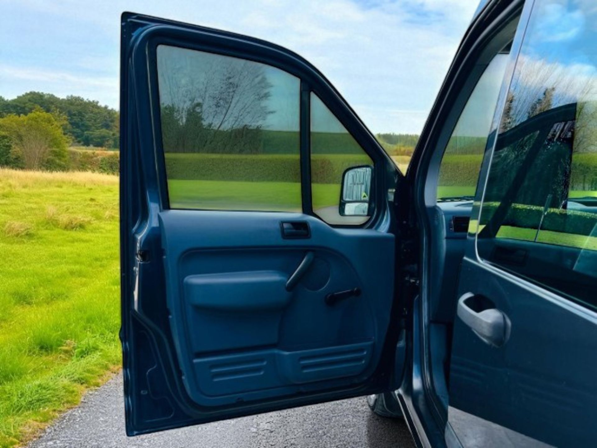 FORD TOURNEO CONNECT 1.8 TDCI T230 90 – 90K MILES >>--NO VAT ON HAMMER--<< - Image 7 of 39