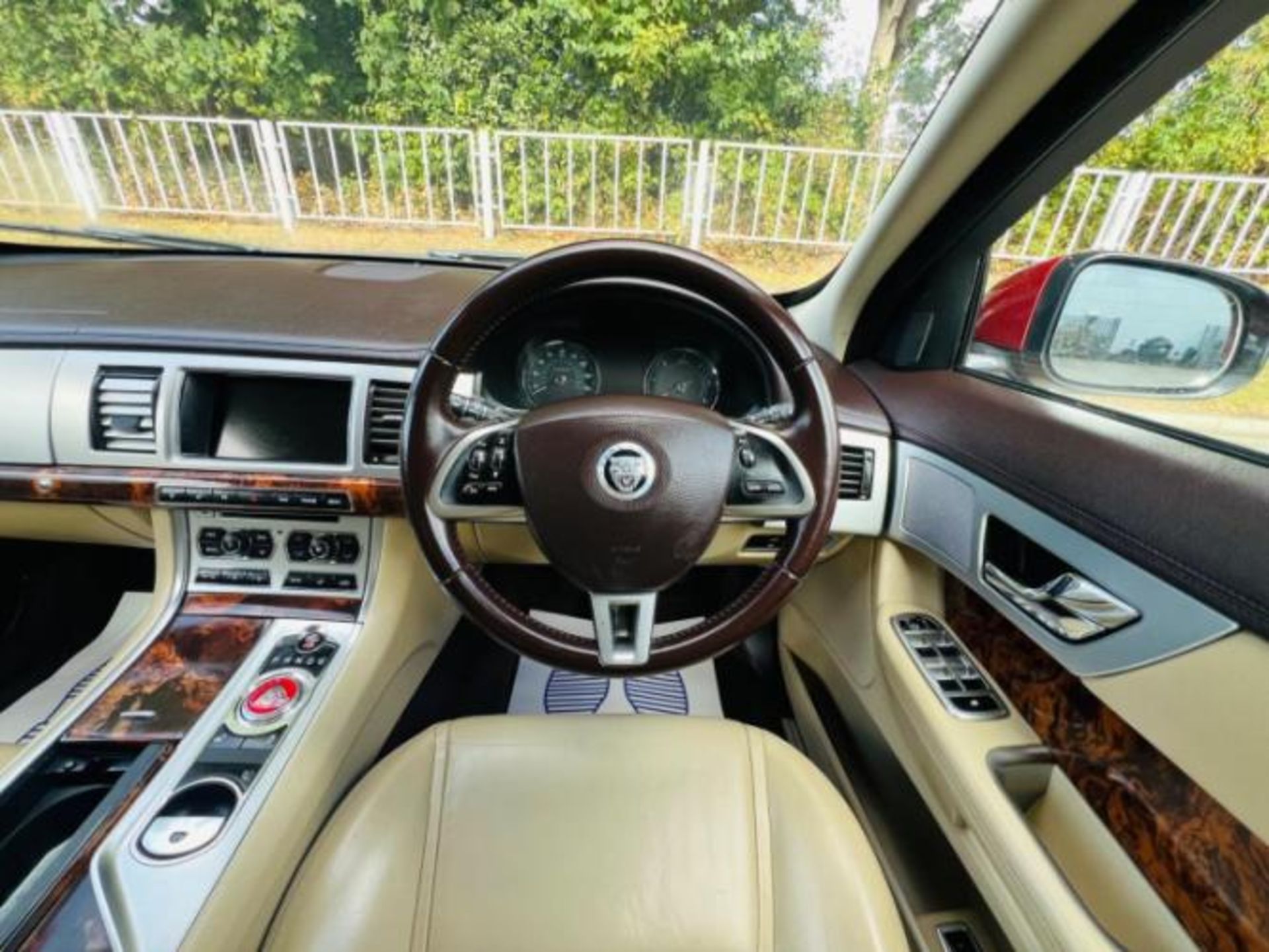 2012 JAGUAR XF 2.2D PREMIUM LUXURY AUTO (S/S) 4DR >>--NO VAT ON HAMMER--<< - Image 25 of 41