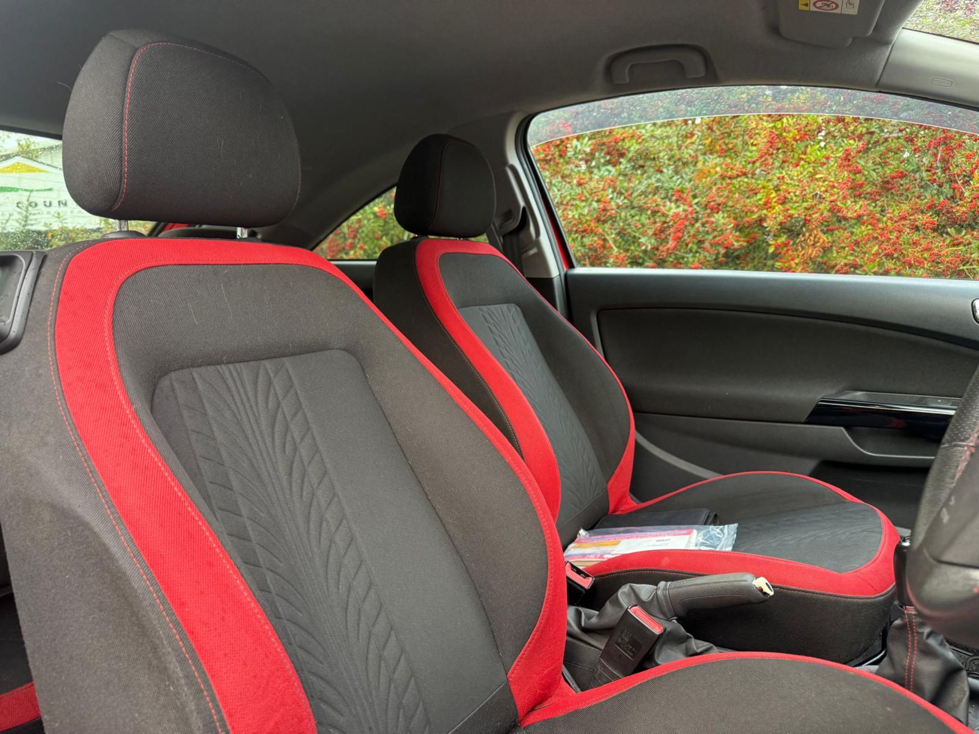 2014 (64) VAUXHALL CORSA 1.4 16V SRI >>--NO VAT ON HAMMER--<< - Image 25 of 32