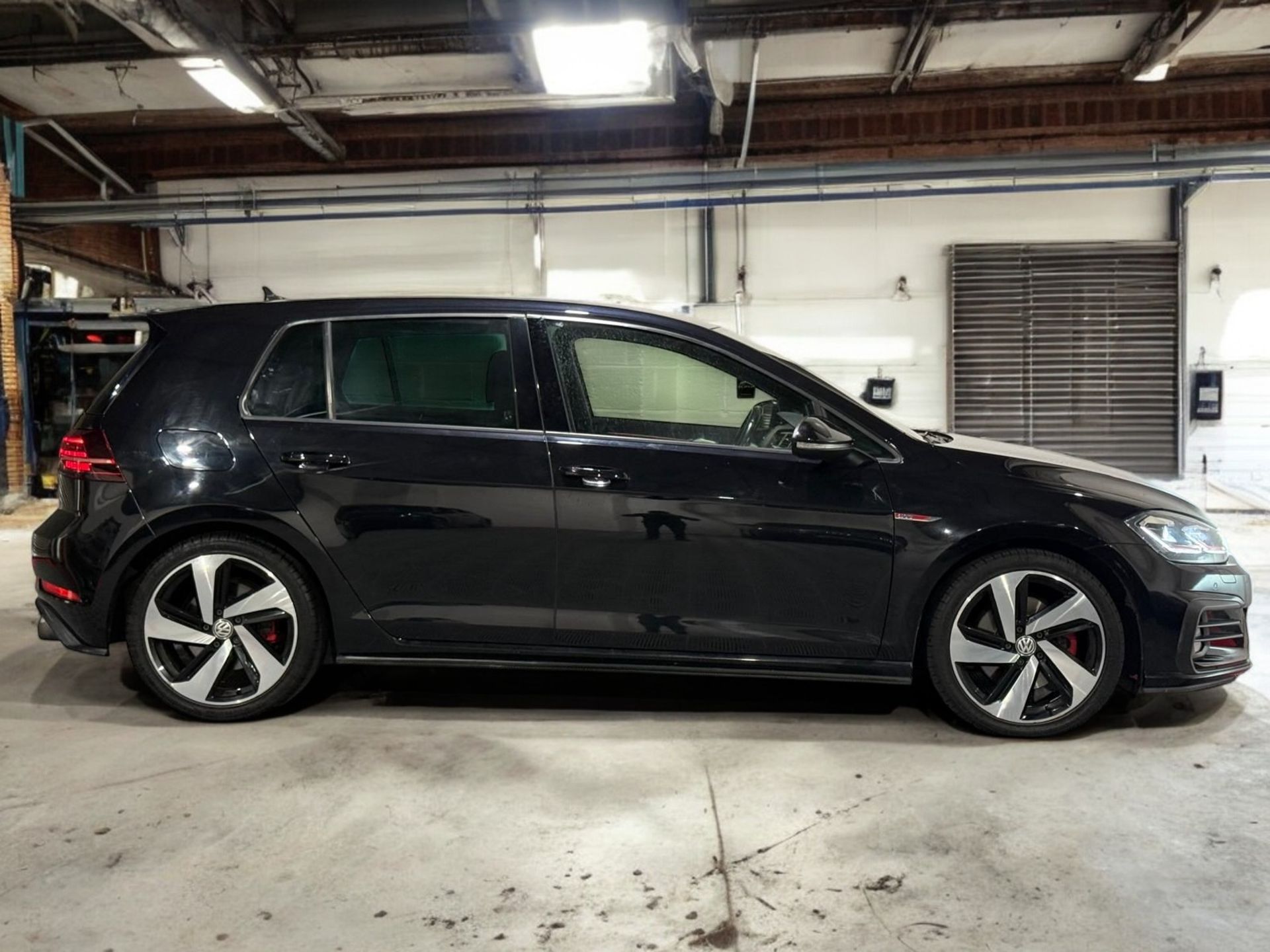 2017 VOLKSWAGEN GOLF GTI 2.0 TSI DSG – 88K MILES – HIGH SPEC >>--NO VAT ON HAMMER--<< - Image 9 of 24