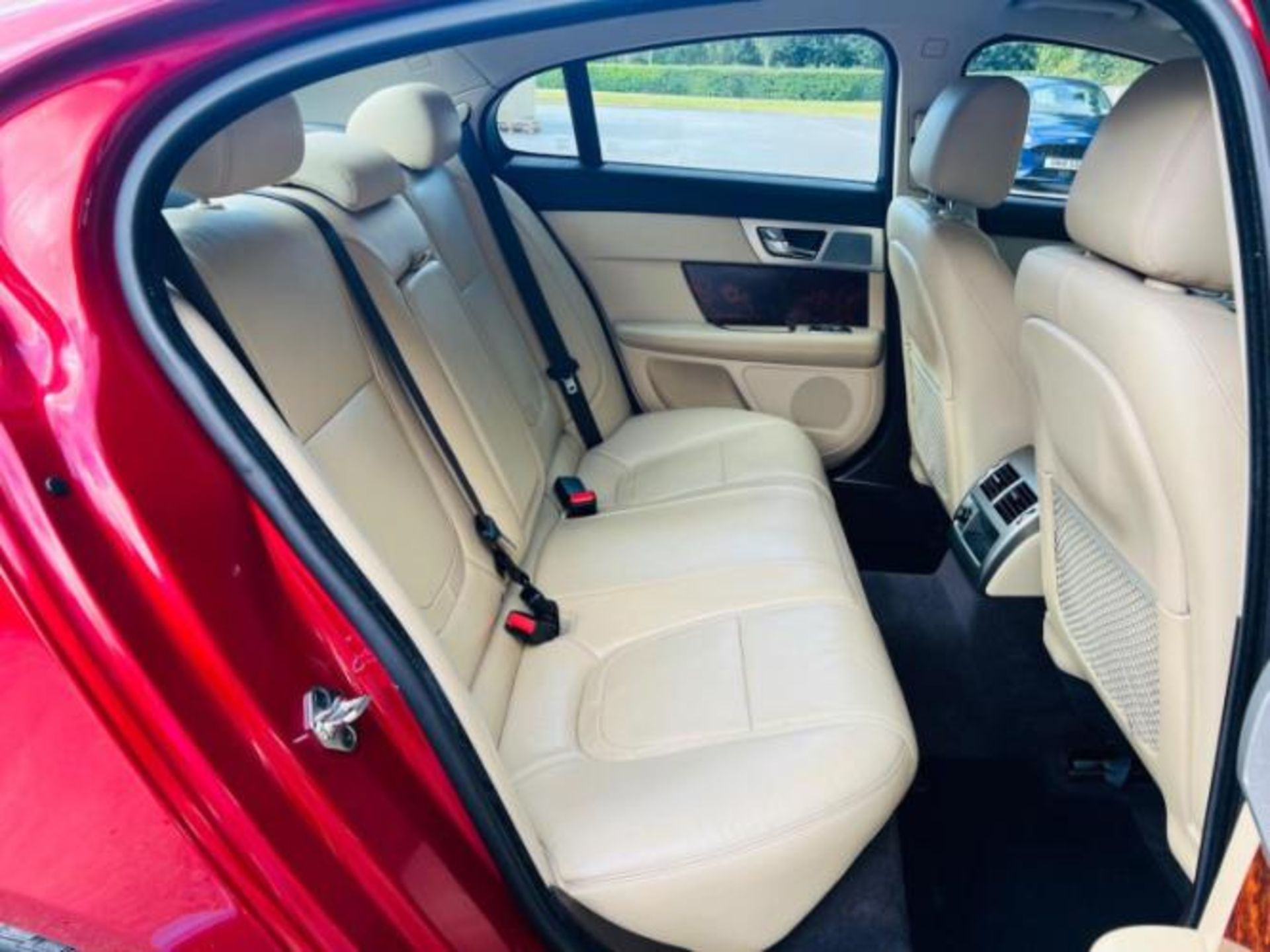 2012 JAGUAR XF 2.2D PREMIUM LUXURY AUTO (S/S) 4DR >>--NO VAT ON HAMMER--<< - Image 28 of 41