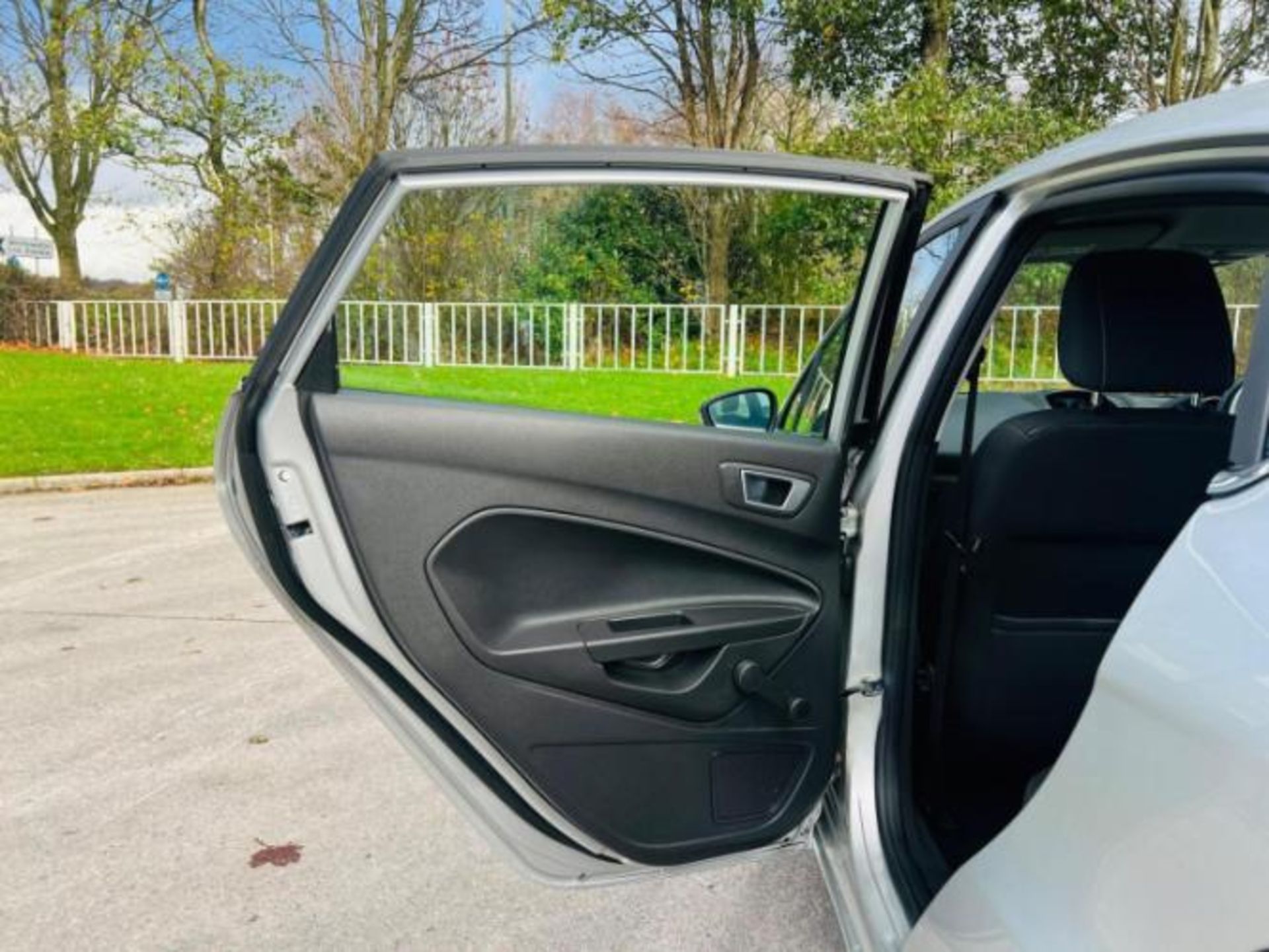 **(ONLY 62K MILEAGE)** FORD FIESTA 1.0T ECOBOOST ZETEC (S/S) 5DR>>--NO VAT ON HAMMER--<< - Image 10 of 35