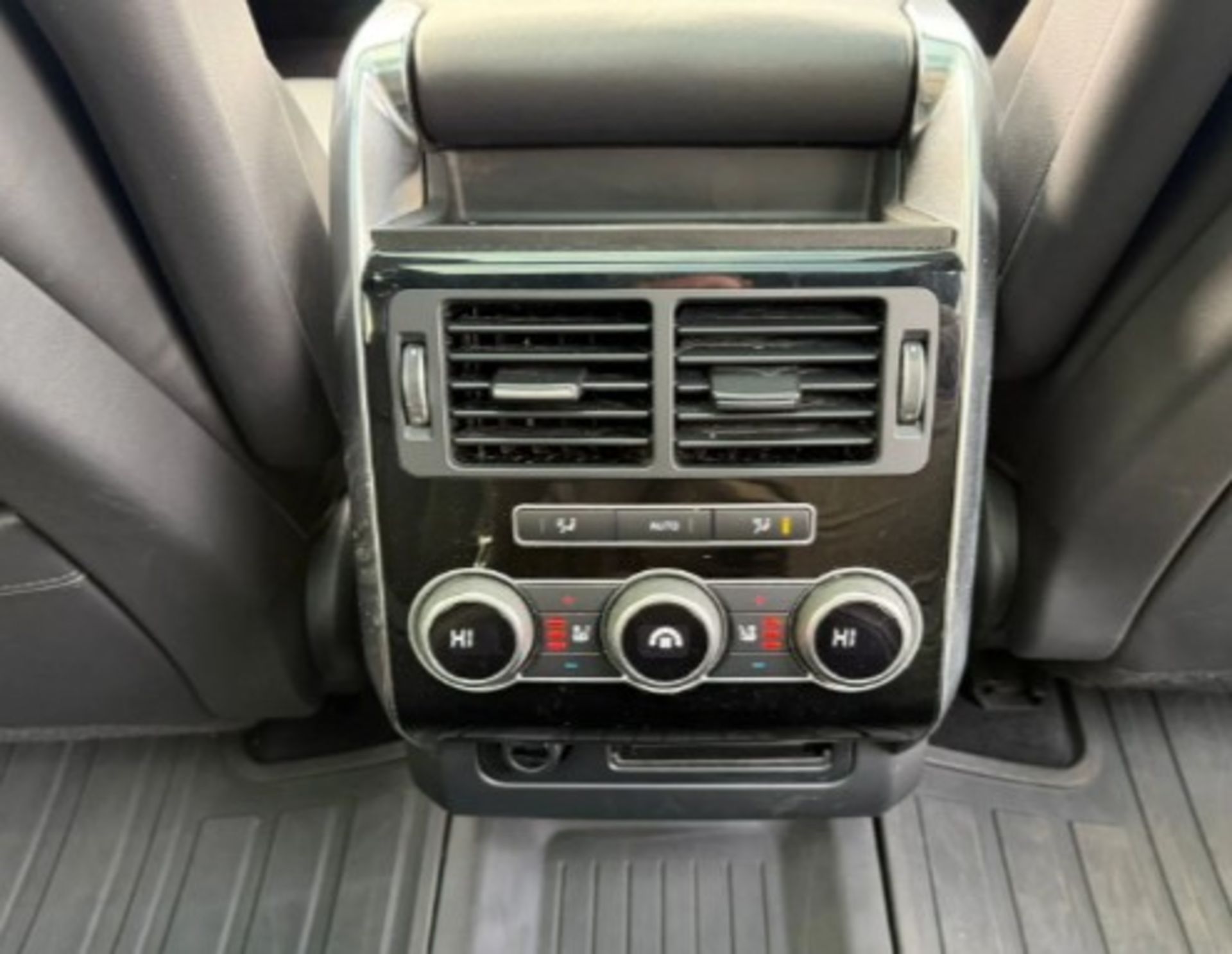 2017 LAND ROVER RANGE ROVER SPORT HSE SDV6 AUTO – WHITE – 98K MILES >>--NO VAT ON HAMMER--<< - Image 9 of 42