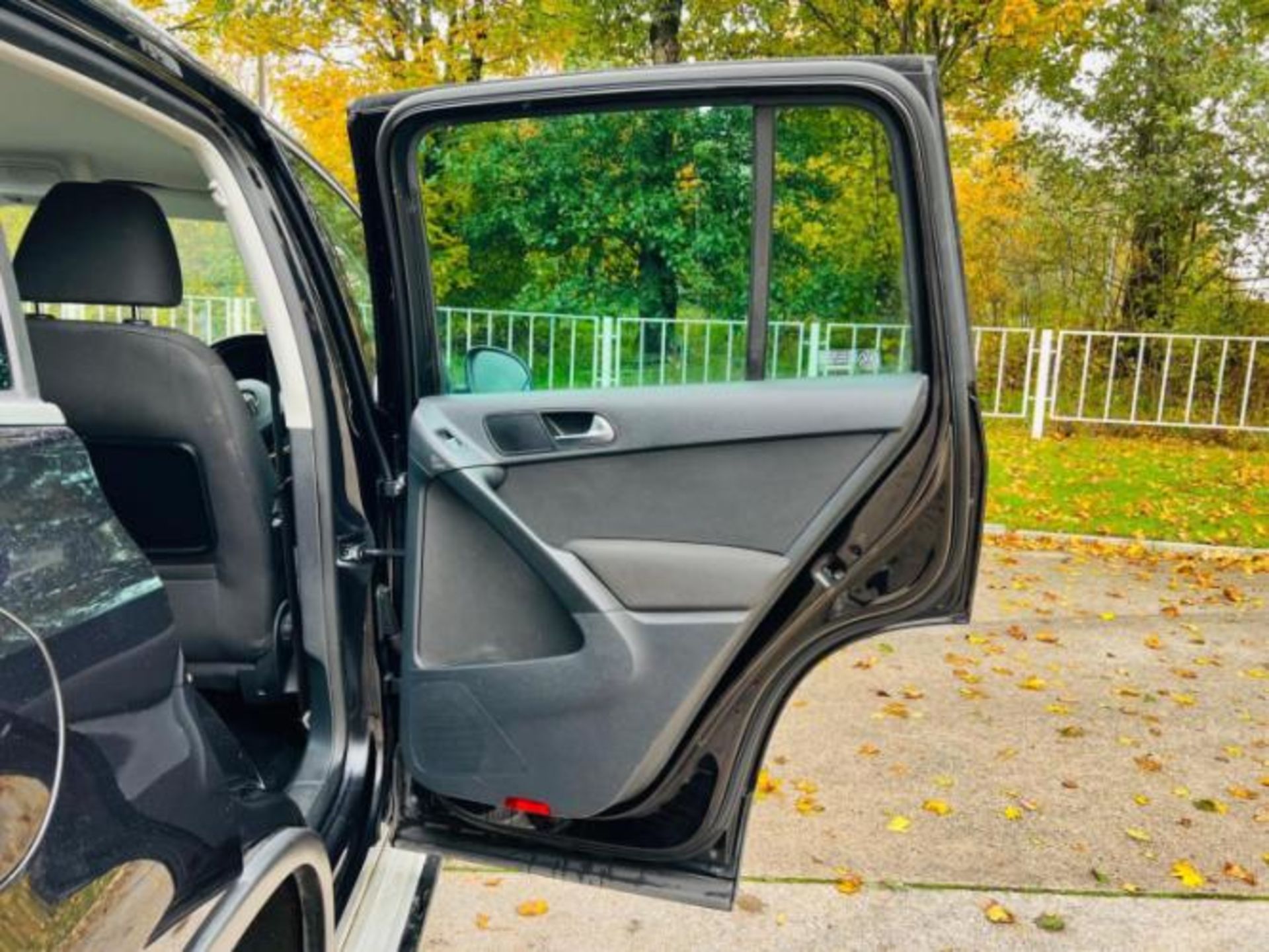 2011 VOLKSWAGEN TIGUAN 2.0 TDI BLUEMOTION TECH MATCH 2WD (S/S) 5DR >>--NO VAT ON HAMMER--<< - Image 12 of 33