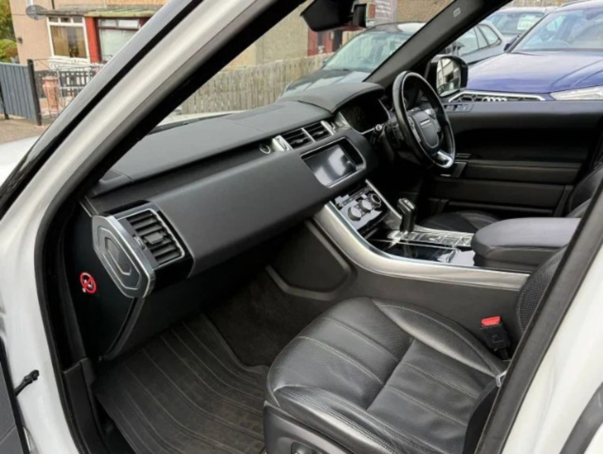2017 LAND ROVER RANGE ROVER SPORT HSE SDV6 AUTO – WHITE – 98K MILES >>--NO VAT ON HAMMER--<< - Image 24 of 42