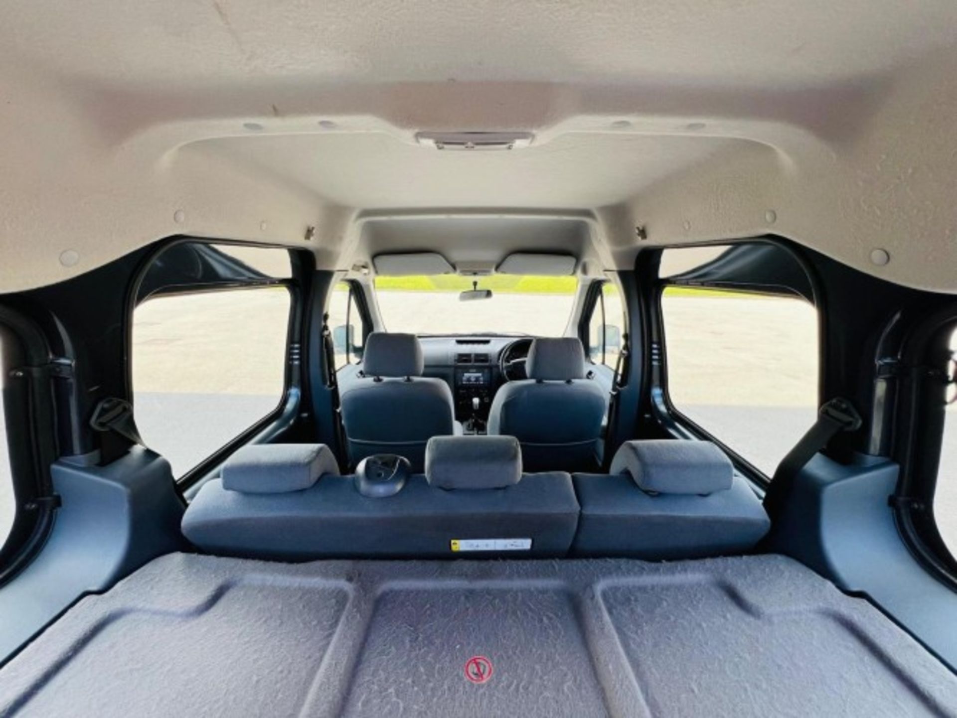 FORD TOURNEO CONNECT 1.8 TDCI T230 90 – 90K MILES >>--NO VAT ON HAMMER--<< - Image 12 of 39