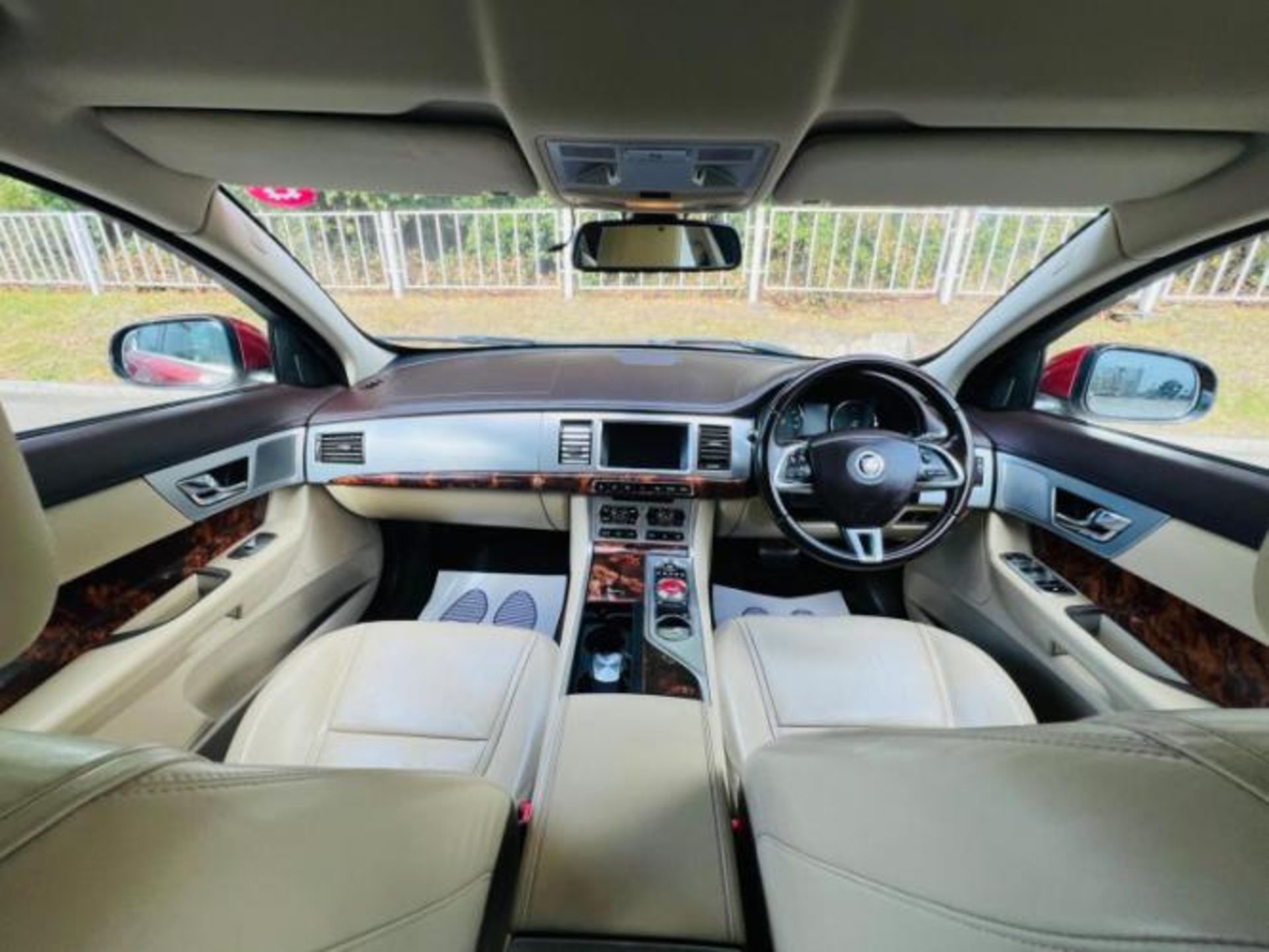 2012 JAGUAR XF 2.2D PREMIUM LUXURY AUTO (S/S) 4DR >>--NO VAT ON HAMMER--<< - Image 30 of 41