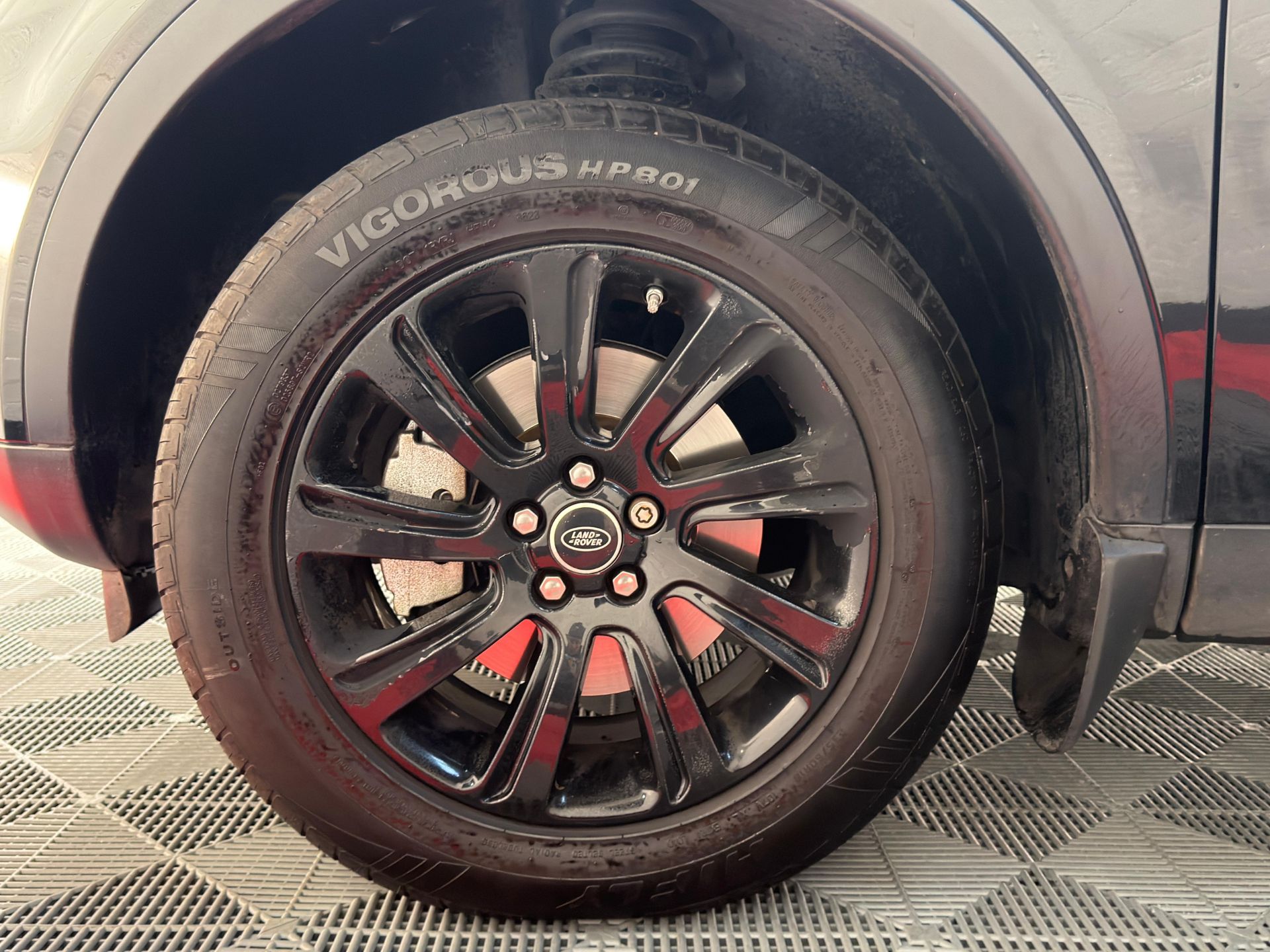 2016 LAND ROVER DISCOVERY SPORT 2.0 TD4 SE TECH AUTO 4WD – 7 SEATER >>--NO VAT ON HAMMER--<< - Image 13 of 31