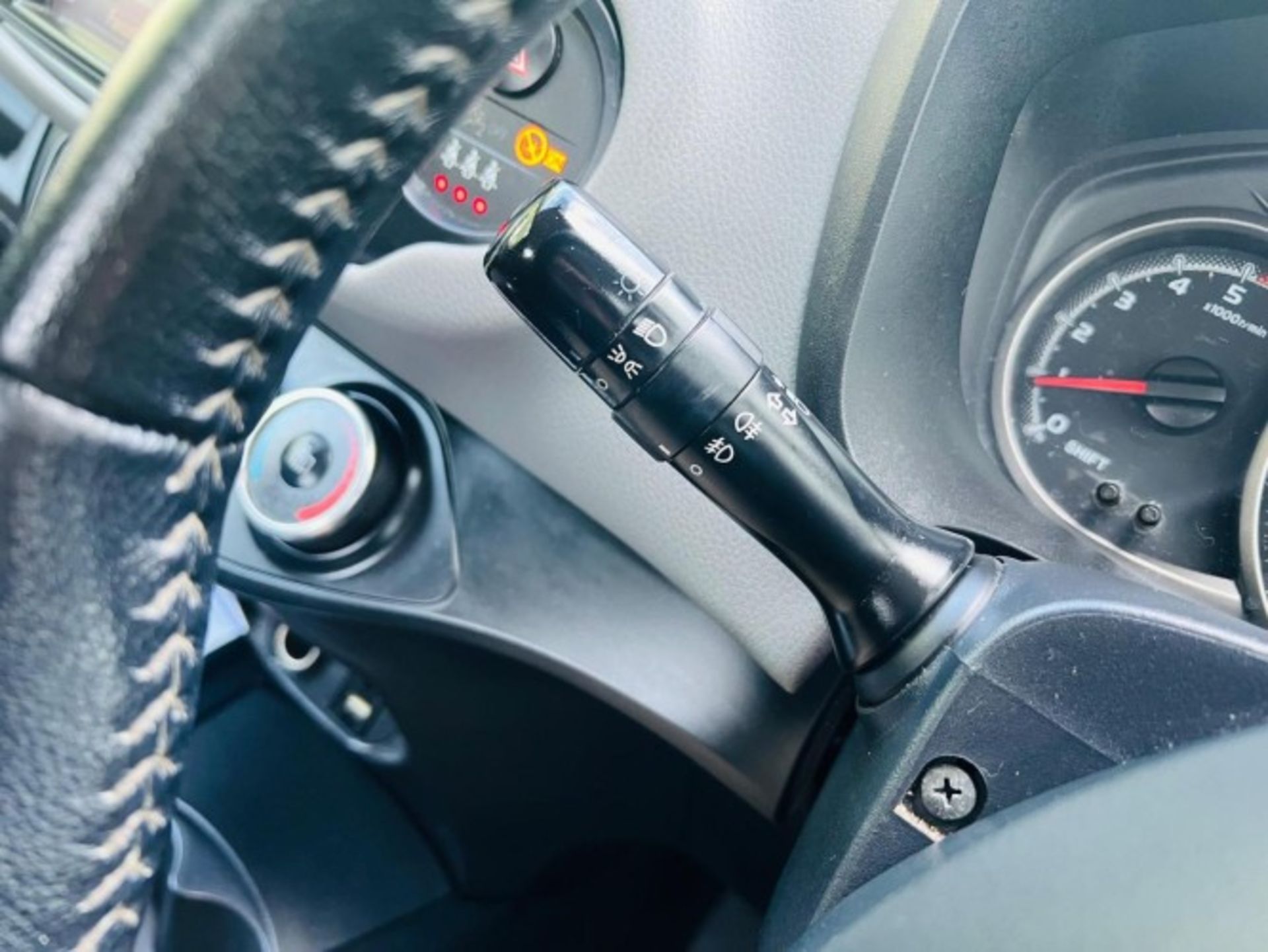 **(ONLY 100K MILEAGE)** 2015 TOYOTA YARIS 1.4 D-4D ICON – 5DR HATCHBACK>>--NO VAT ON HAMMER--<< - Image 32 of 38