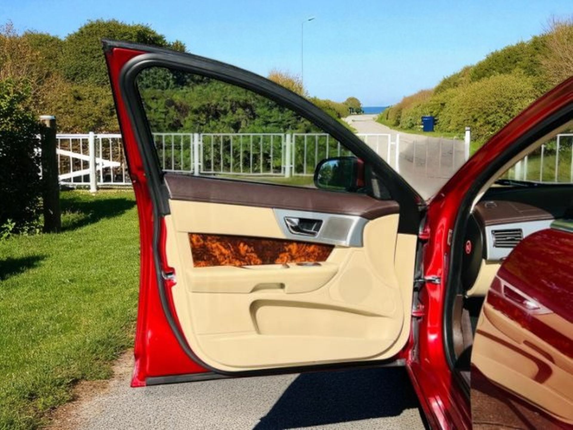 2012 JAGUAR XF 2.2D PREMIUM LUXURY AUTO (S/S) 4DR >>--NO VAT ON HAMMER--<< - Image 5 of 41