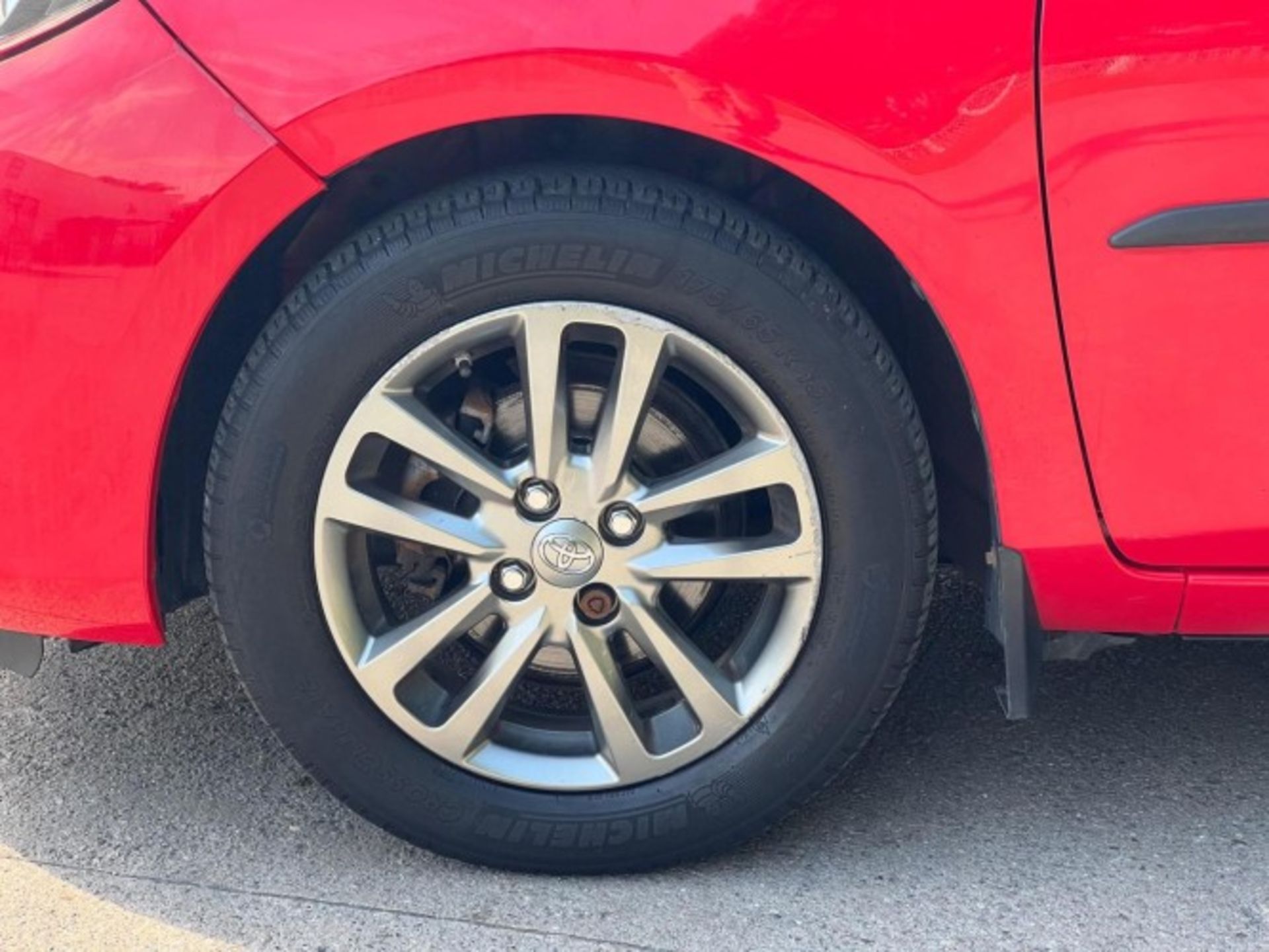 **(ONLY 100K MILEAGE)** 2015 TOYOTA YARIS 1.4 D-4D ICON – 5DR HATCHBACK>>--NO VAT ON HAMMER--<< - Image 18 of 38