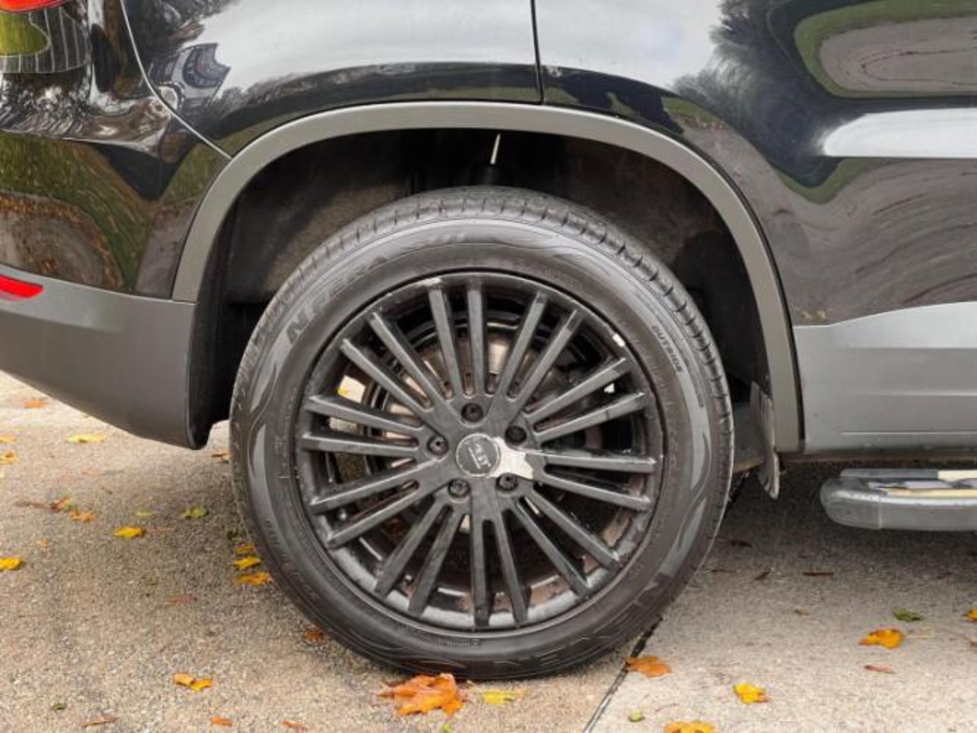 2011 VOLKSWAGEN TIGUAN 2.0 TDI BLUEMOTION TECH MATCH 2WD (S/S) 5DR >>--NO VAT ON HAMMER--<< - Image 28 of 33