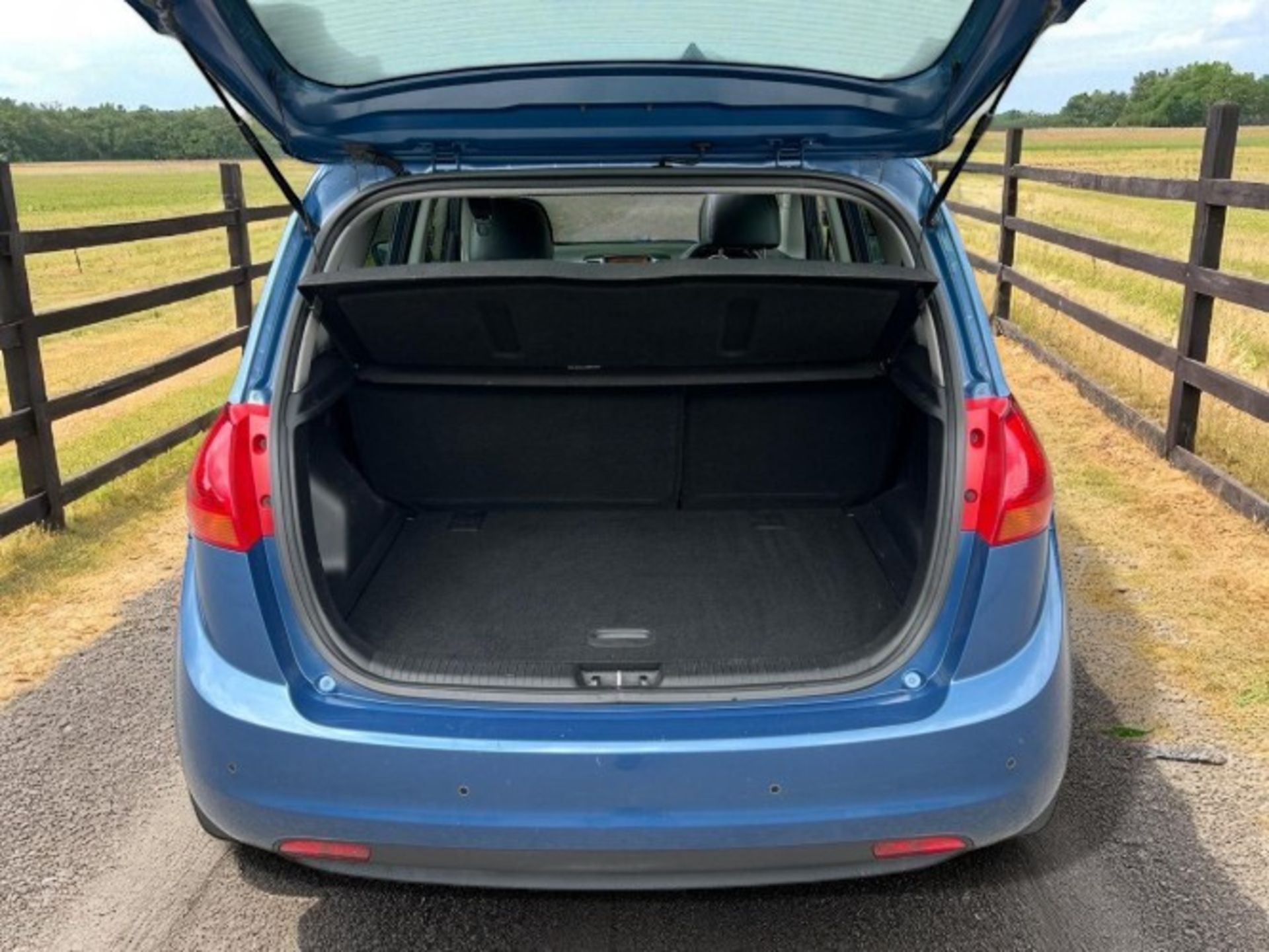 *(ONLY 93K MILEAGE)*2013 KIA VENGA 1.6 CRDI ECODYNAMICS 3 (S/S) 5DR–5-SEATER>-NO VAT ON HAMMER-< - Image 6 of 44