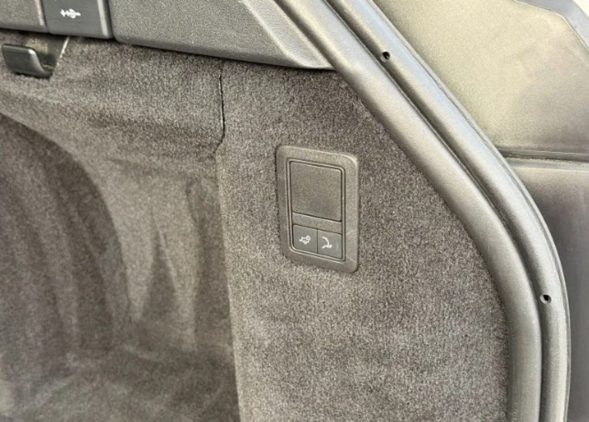 2017 LAND ROVER RANGE ROVER SPORT HSE SDV6 AUTO – WHITE – 98K MILES >>--NO VAT ON HAMMER--<< - Image 36 of 42