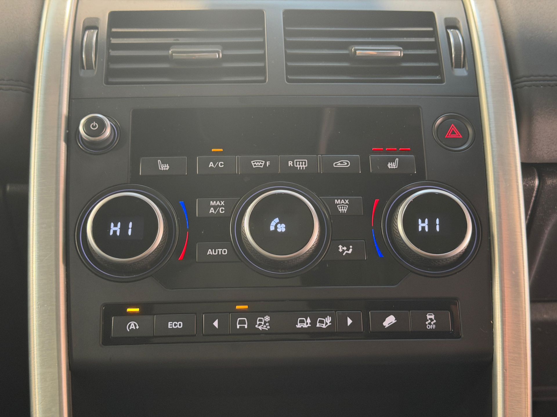 2016 LAND ROVER DISCOVERY SPORT 2.0 TD4 SE TECH AUTO 4WD – 7 SEATER >>--NO VAT ON HAMMER--<< - Image 28 of 31