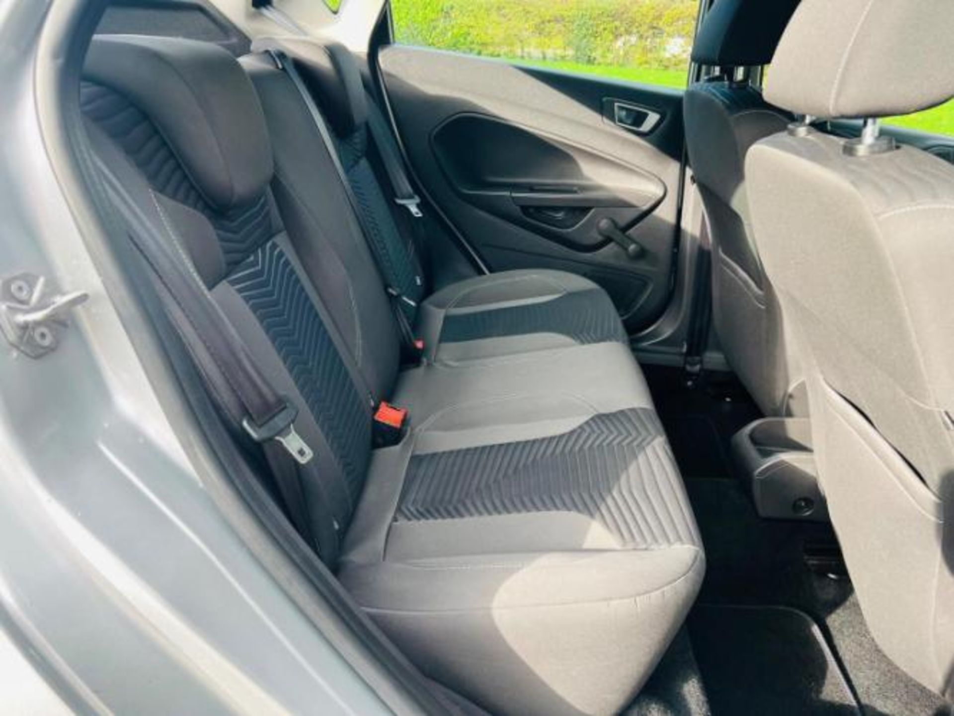 **(ONLY 62K MILEAGE)** FORD FIESTA 1.0T ECOBOOST ZETEC (S/S) 5DR>>--NO VAT ON HAMMER--<< - Image 31 of 35