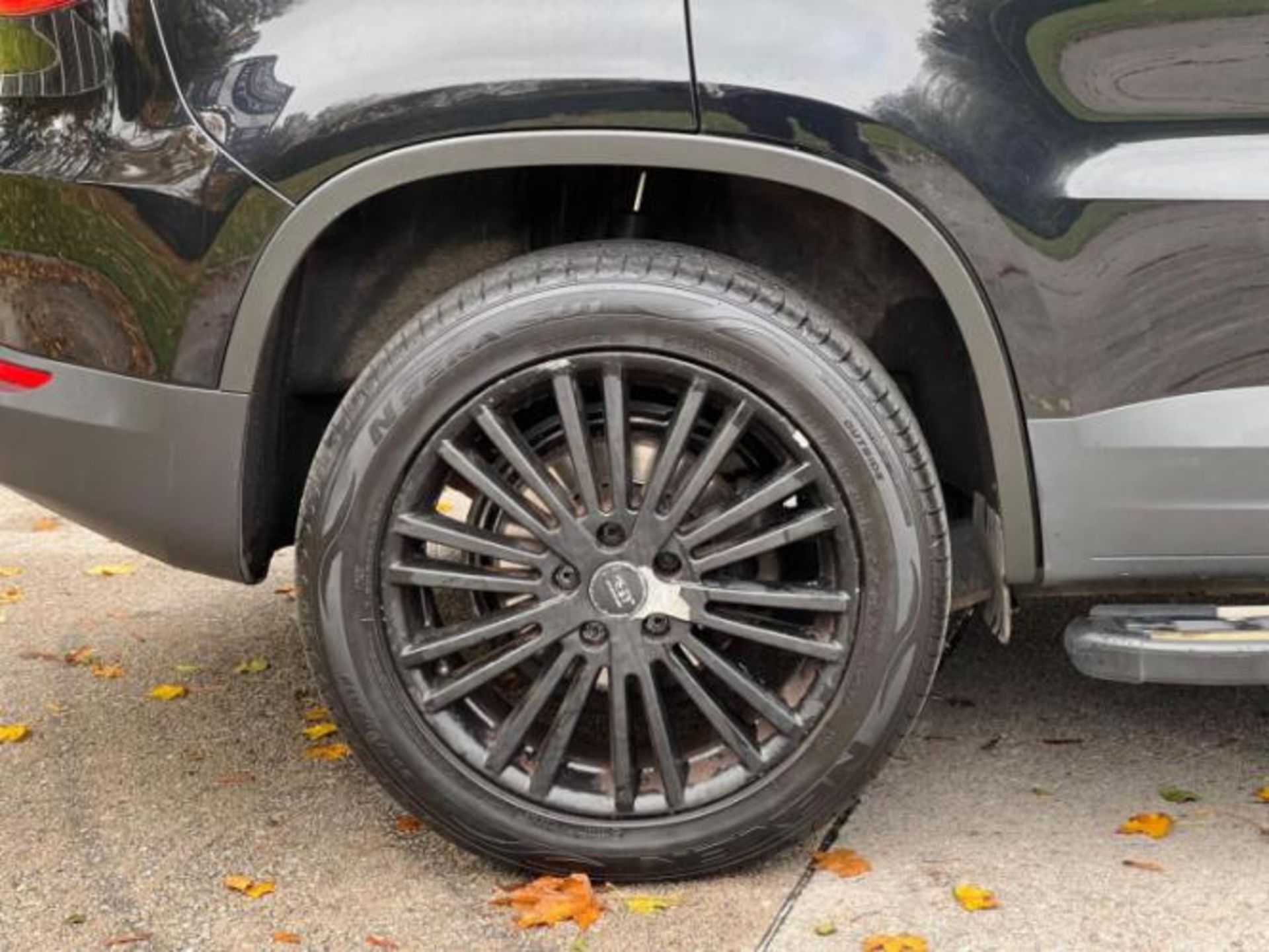 2011 VOLKSWAGEN TIGUAN 2.0 TDI BLUEMOTION TECH MATCH 2WD (S/S) 5DR >>--NO VAT ON HAMMER--<< - Image 17 of 33