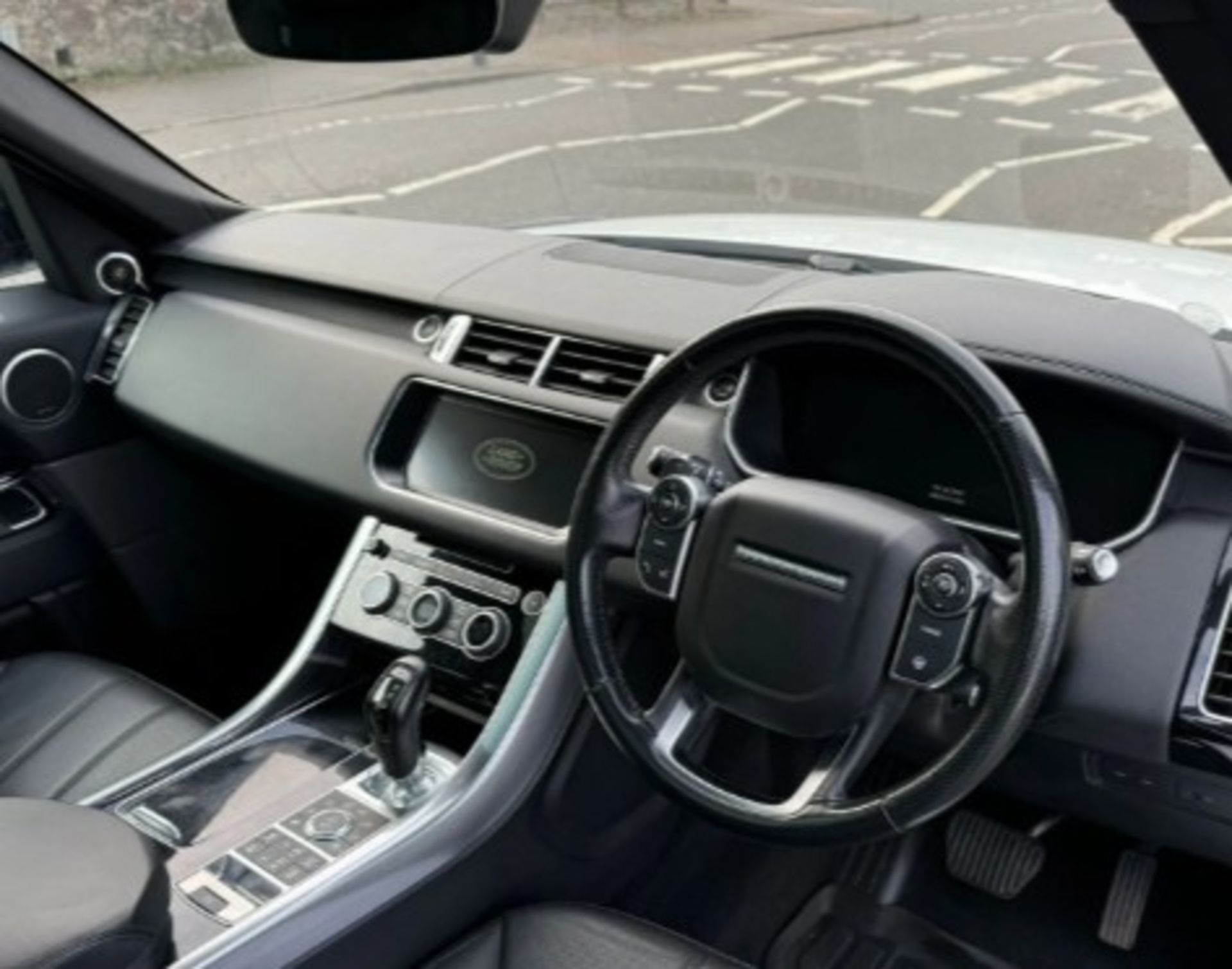2017 LAND ROVER RANGE ROVER SPORT HSE SDV6 AUTO – WHITE – 98K MILES >>--NO VAT ON HAMMER--<< - Image 13 of 42