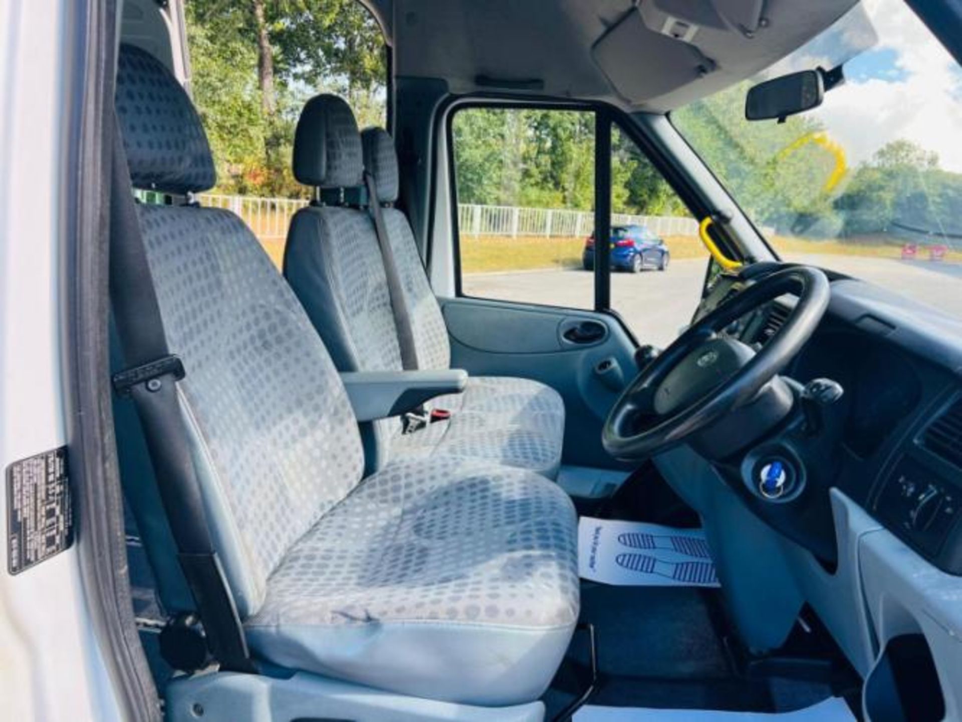 2011 FORD TRANSIT 2.4 TDCI 350 DURATORQ RWD L3 H2 MINIBUS >>--NO VAT ON HAMMER--<< - Image 25 of 46