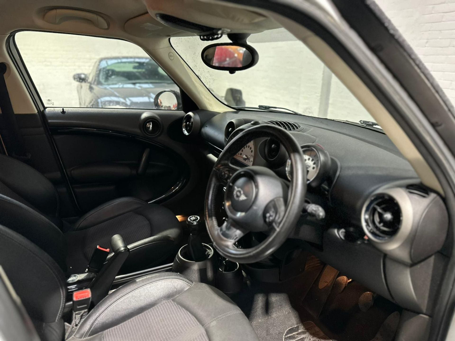2011 MINI COUNTRYMAN COOPER D – 1.6 DIESEL – MANUAL - Image 26 of 31