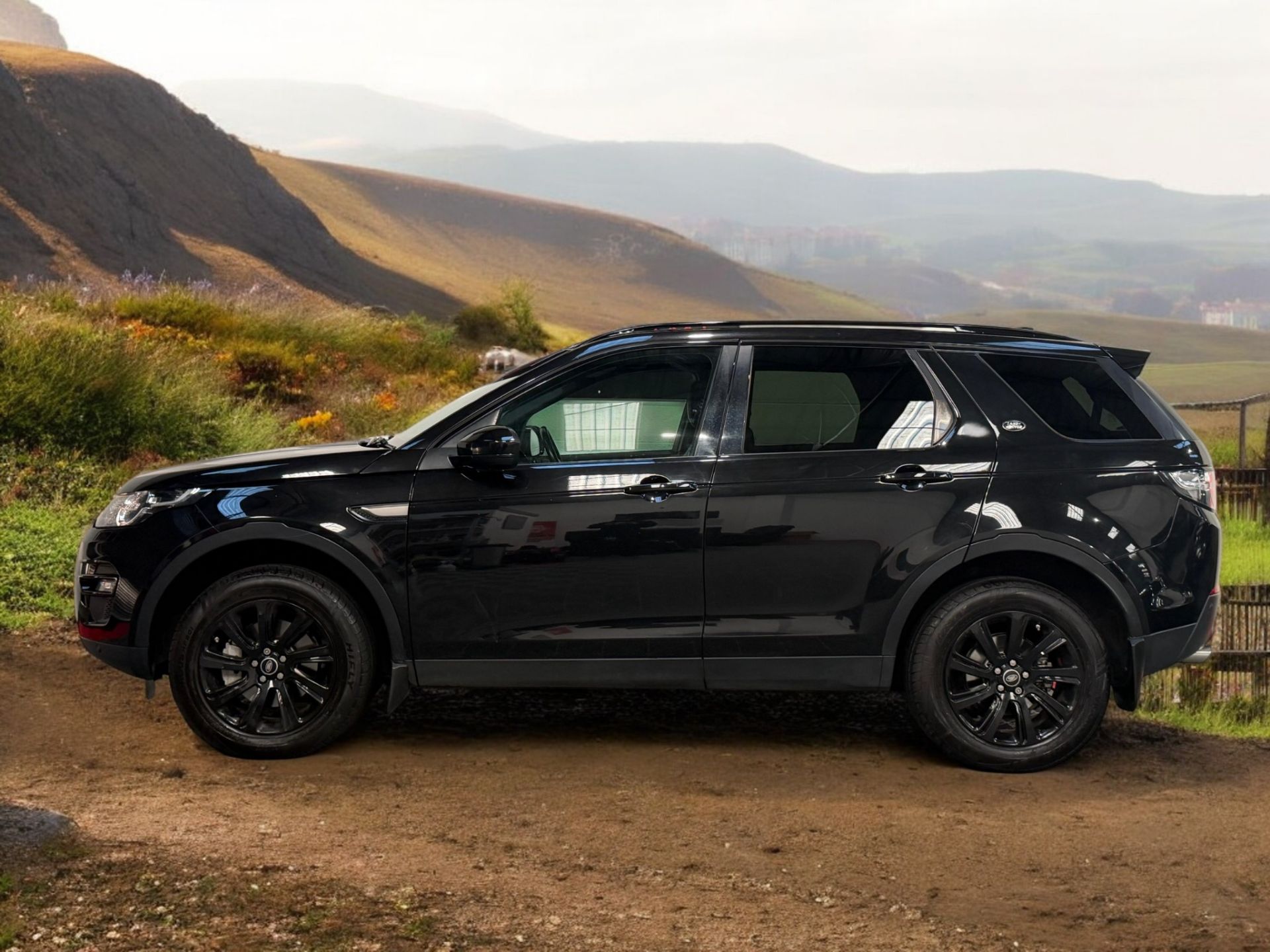 2016 LAND ROVER DISCOVERY SPORT 2.0 TD4 SE TECH AUTO 4WD – 7 SEATER >>--NO VAT ON HAMMER--<< - Image 10 of 31