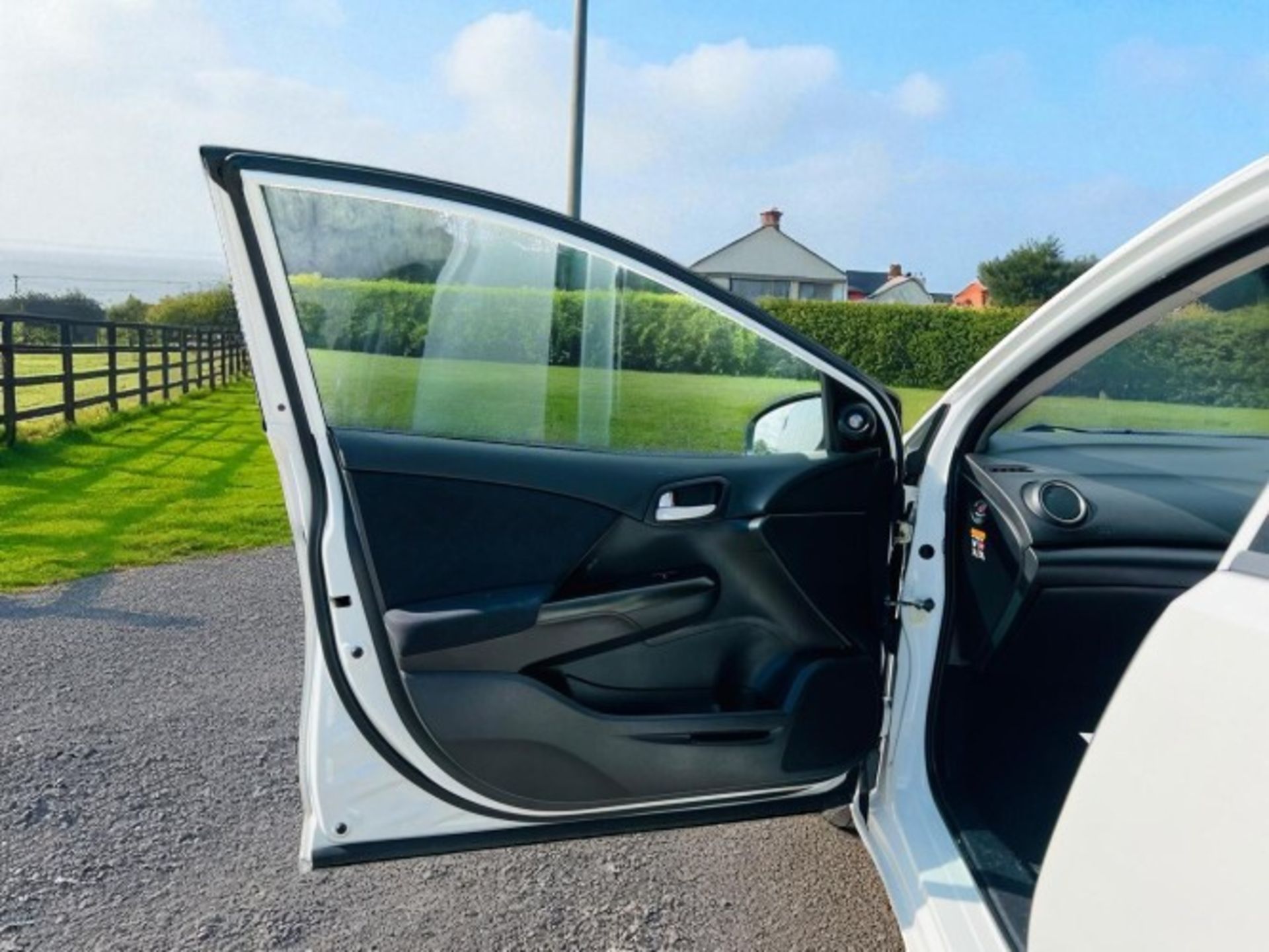 2014 HONDA CIVIC 1.6 I-DTEC S (S/S) 5DR >>--NO VAT ON HAMMER--<< - Image 9 of 36