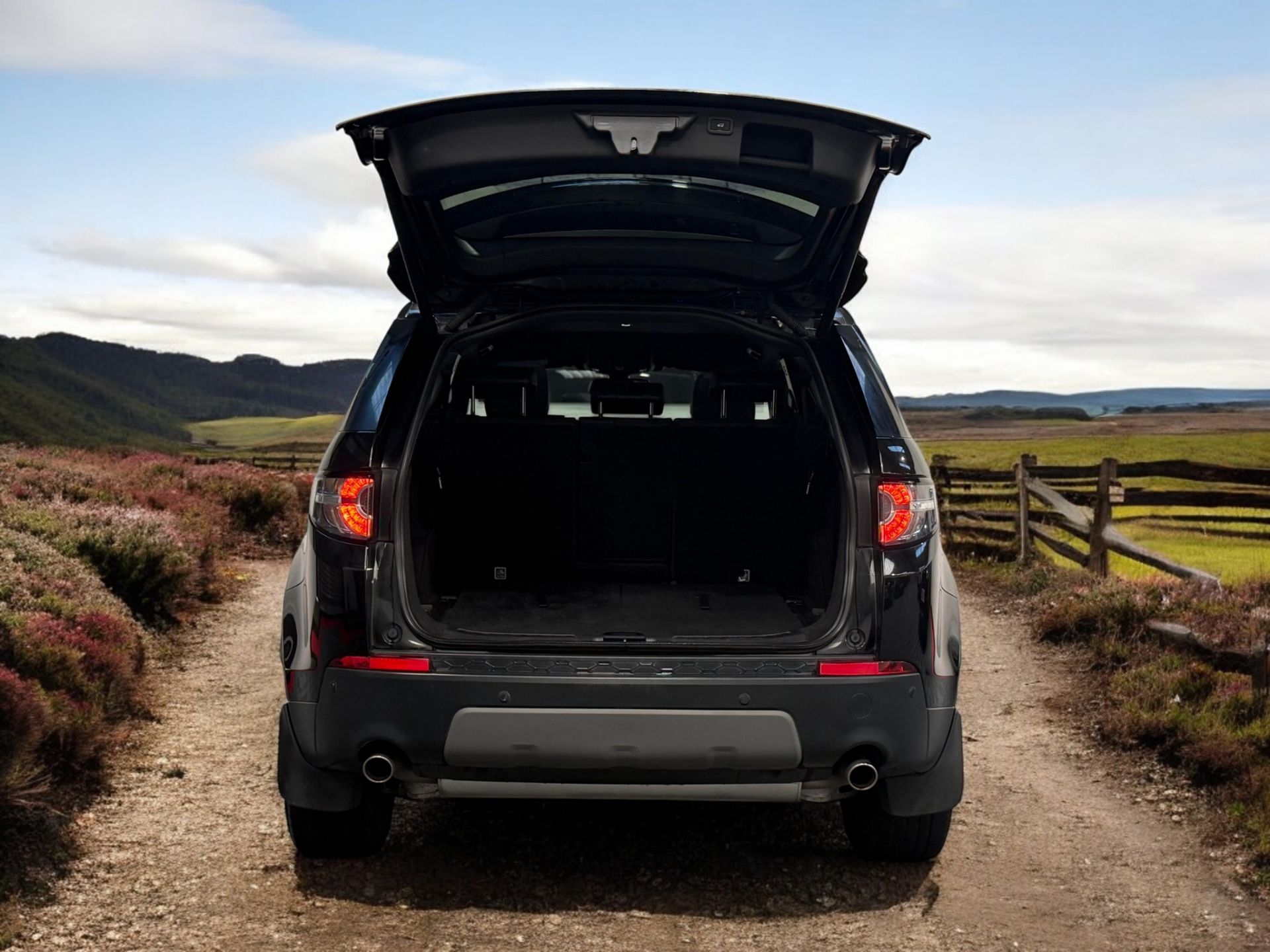 2016 LAND ROVER DISCOVERY SPORT 2.0 TD4 SE TECH AUTO 4WD – 7 SEATER >>--NO VAT ON HAMMER--<< - Image 5 of 31