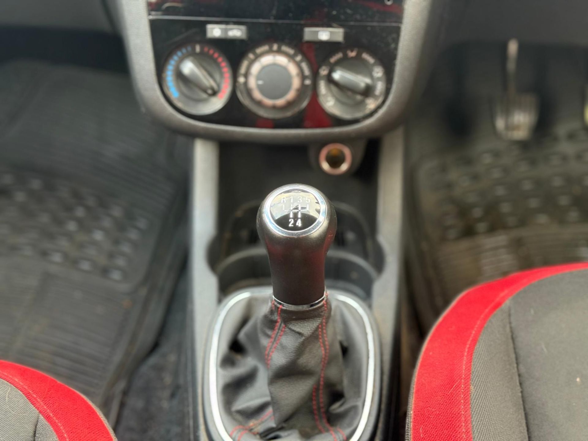 2014 (64) VAUXHALL CORSA 1.4 16V SRI >>--NO VAT ON HAMMER--<< - Image 31 of 32