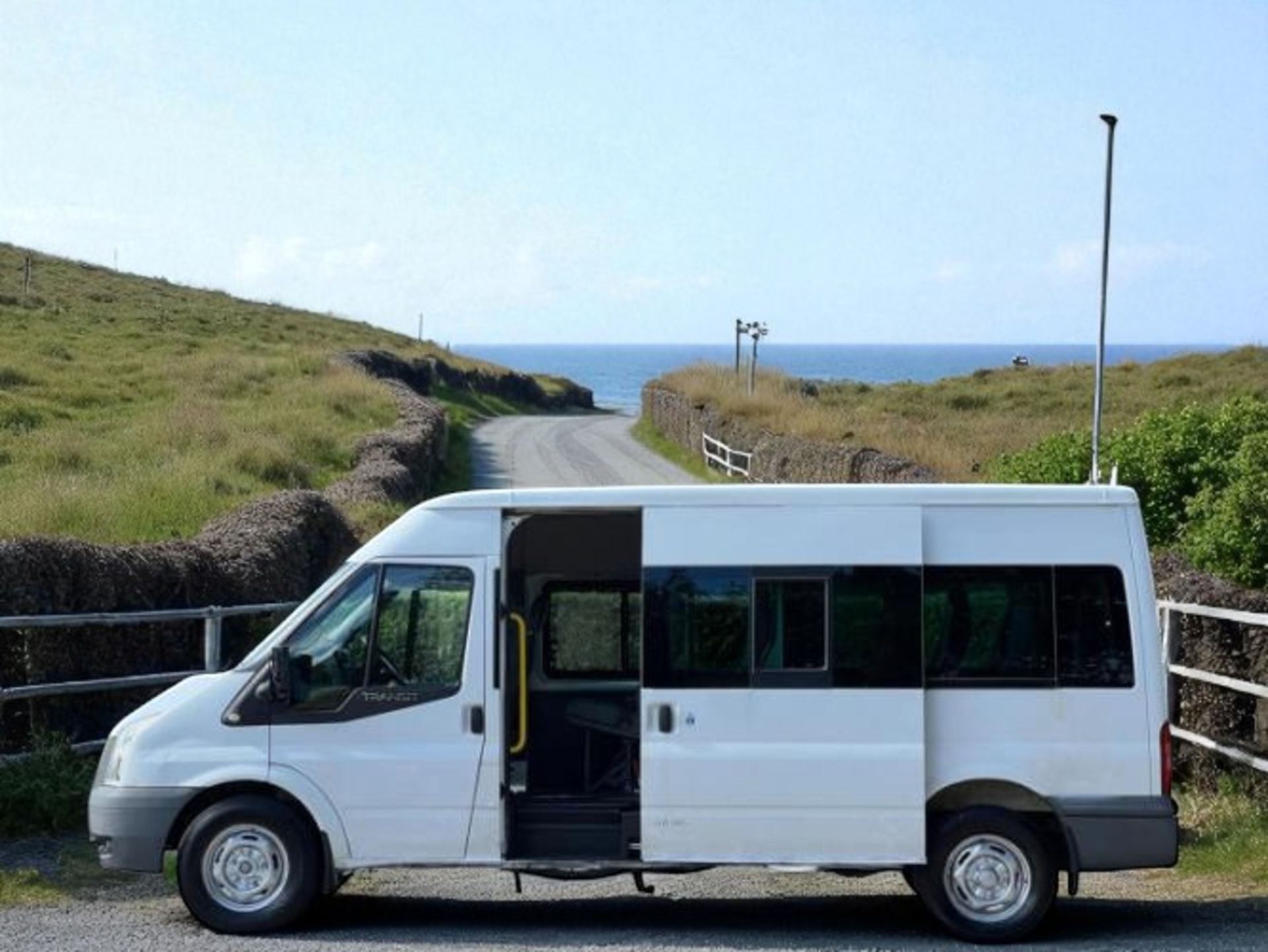 2011 FORD TRANSIT 2.4 TDCI 350 DURATORQ RWD L3 H2 MINIBUS >>--NO VAT ON HAMMER--<< - Image 9 of 46