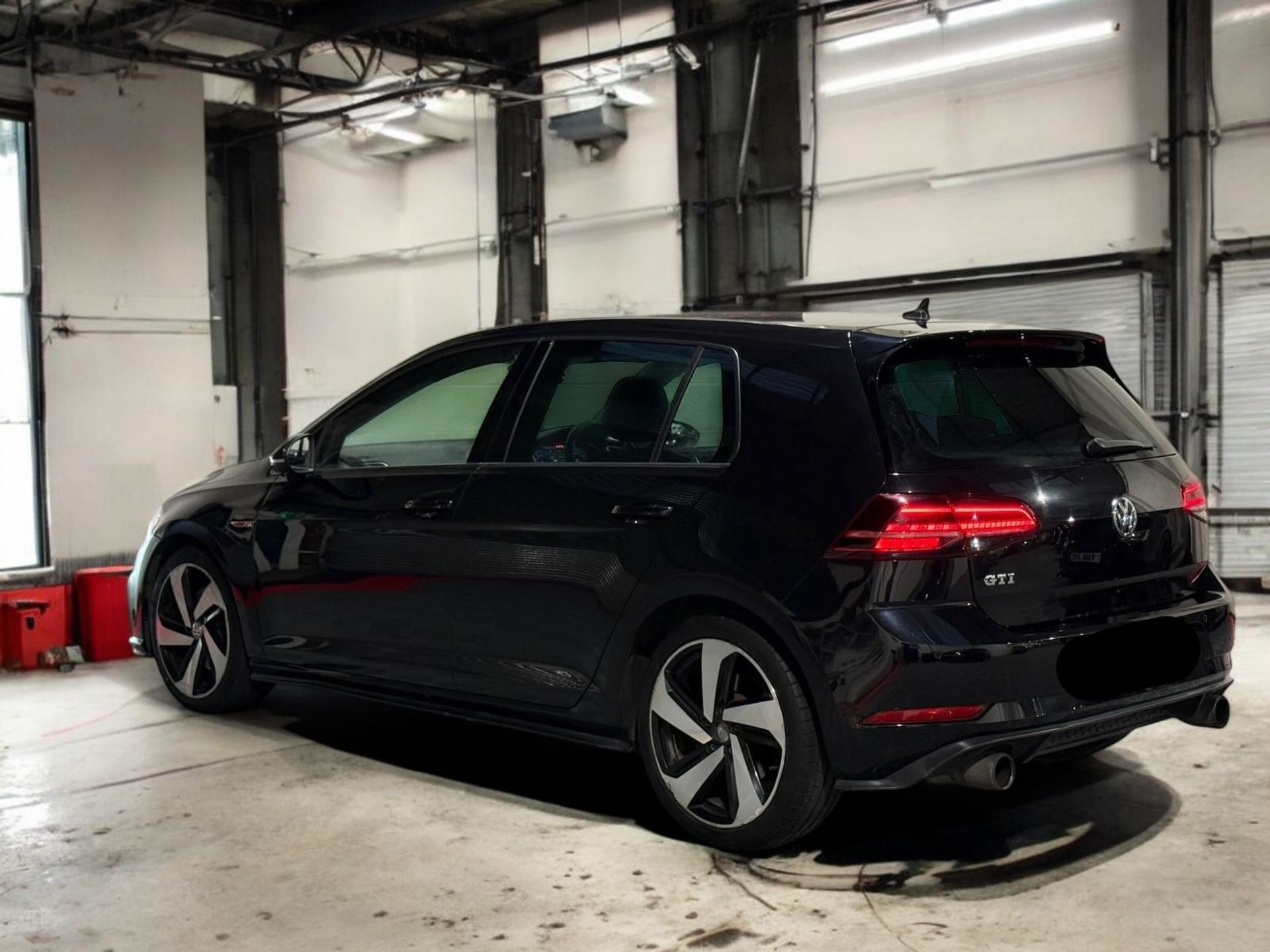 2017 VOLKSWAGEN GOLF GTI 2.0 TSI DSG – 88K MILES – HIGH SPEC >>--NO VAT ON HAMMER--<< - Image 2 of 24