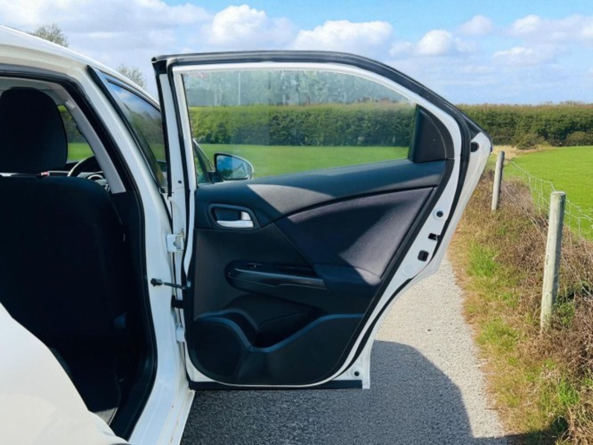 2014 HONDA CIVIC 1.6 I-DTEC S (S/S) 5DR >>--NO VAT ON HAMMER--<< - Image 12 of 36