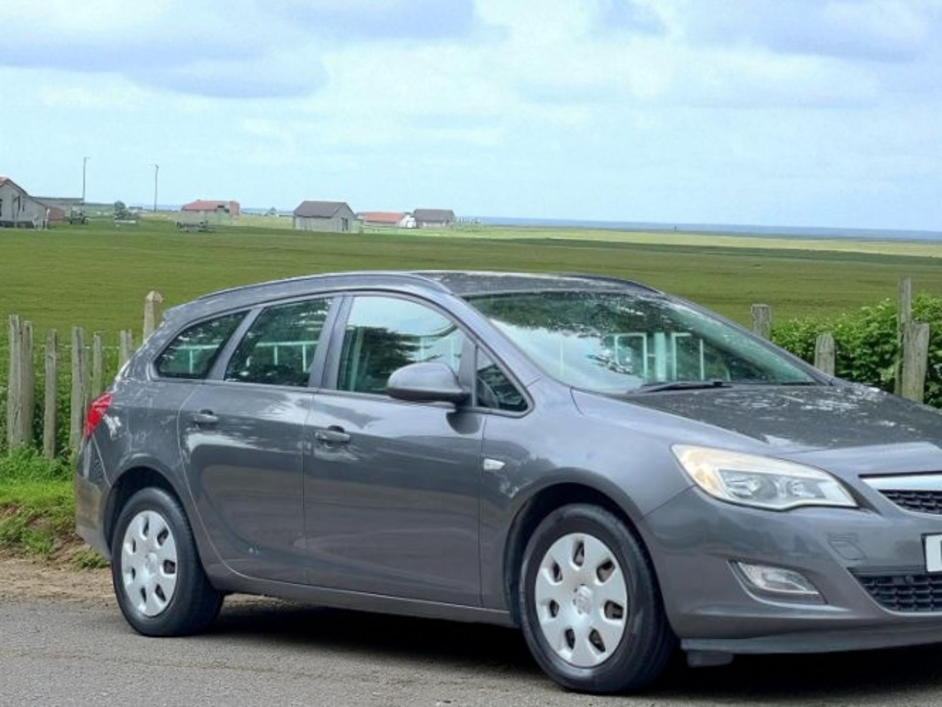 2011 VAUXHALL ASTRA 1.7 CDTI ECOFLEX EXCLUSIV SPORTS TOURER ESTATE>>--NO VAT ON HAMMER--<< - Image 2 of 36
