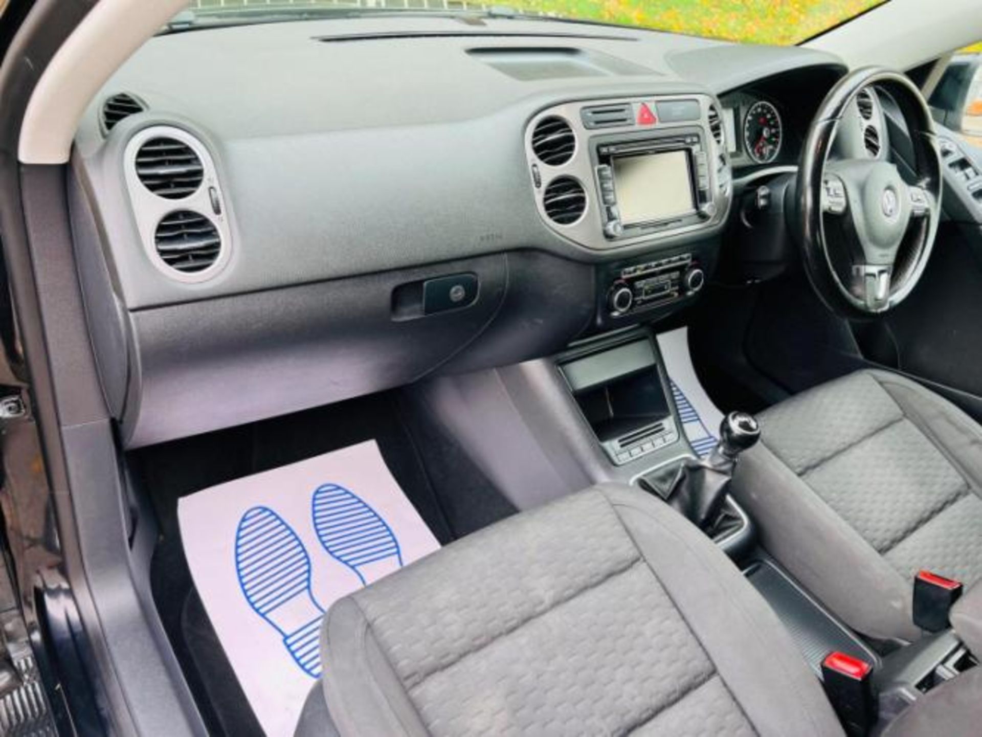 2011 VOLKSWAGEN TIGUAN 2.0 TDI BLUEMOTION TECH MATCH 2WD (S/S) 5DR >>--NO VAT ON HAMMER--<< - Image 16 of 33