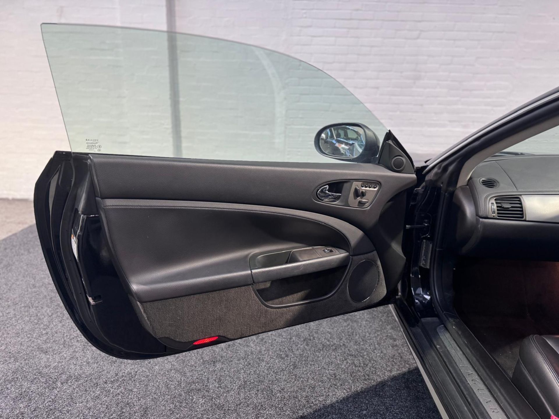 2007 JAGUAR XK 4.2 V8 AUTO – ULEZ COMPLIANT– HUGE HISTORY >>--NO VAT ON HAMMER--<< - Image 32 of 35