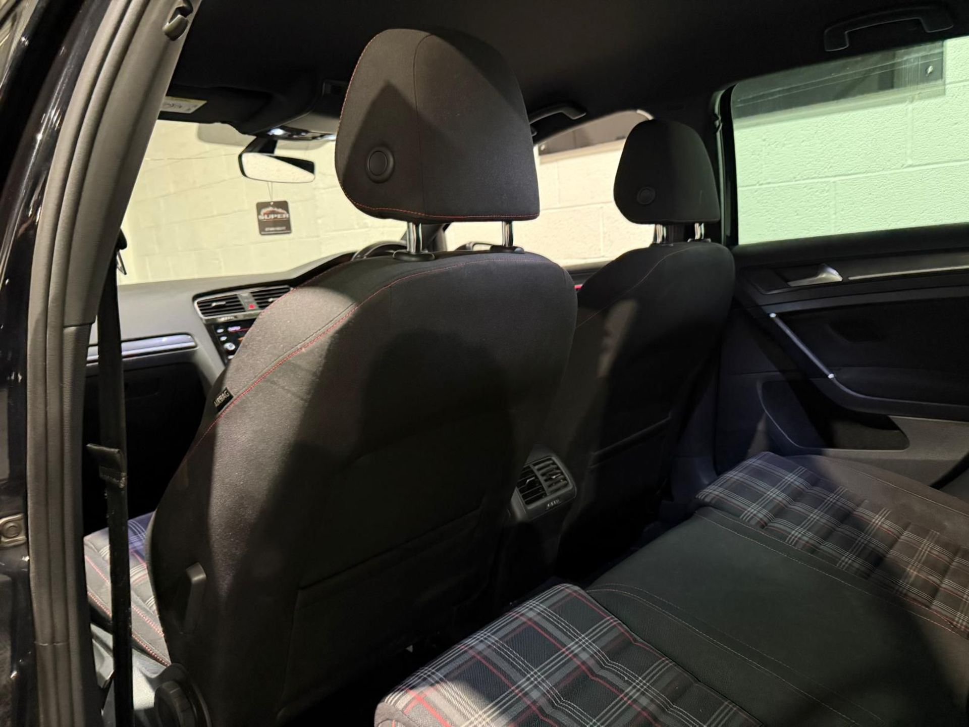 2017 VOLKSWAGEN GOLF GTI 2.0 TSI DSG – 88K MILES – HIGH SPEC >>--NO VAT ON HAMMER--<< - Image 13 of 24