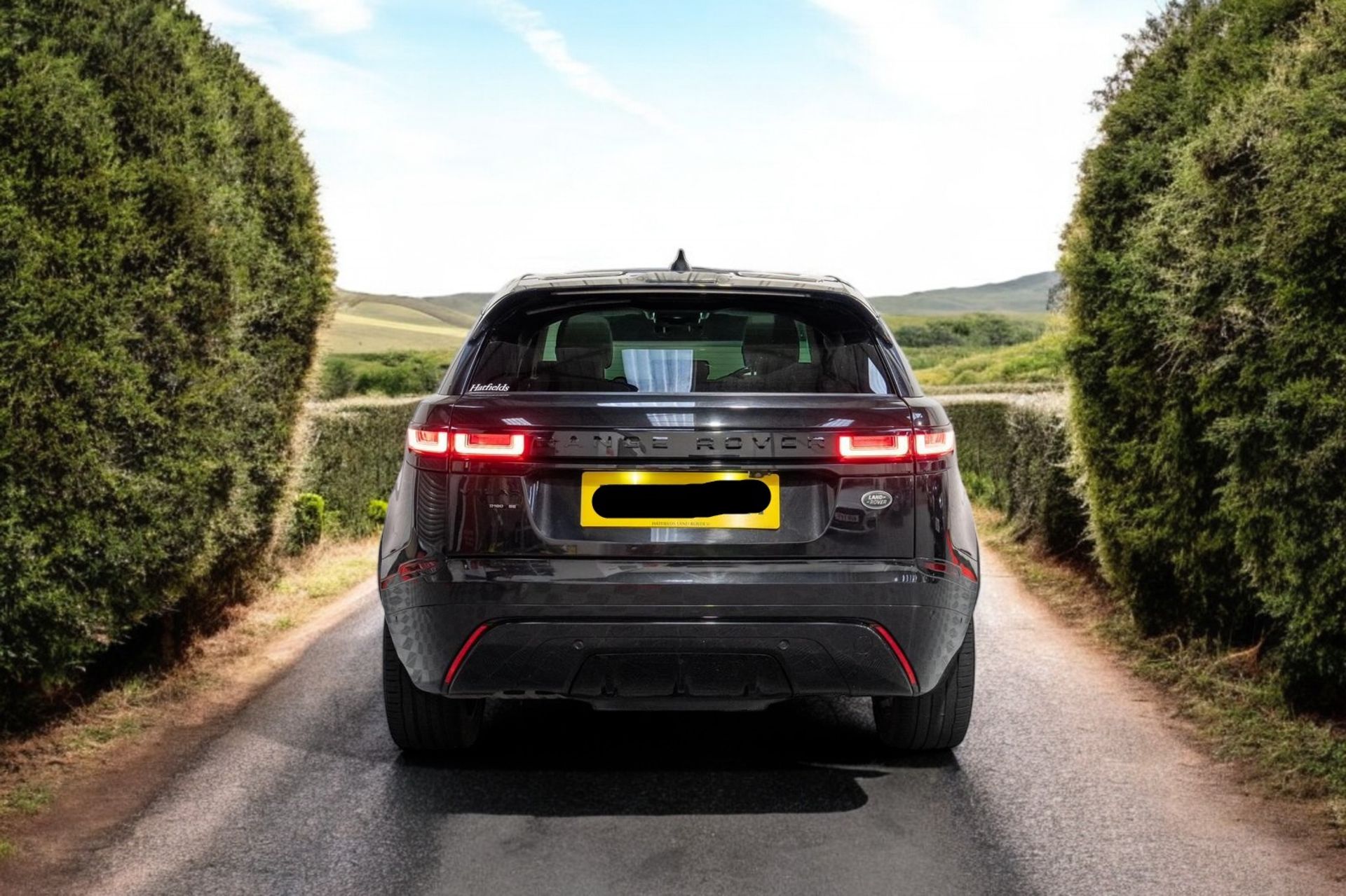 2018 LAND ROVER RANGE ROVER VELAR 2.0 D180 R-DYNAMIC SE AUTO 4WD >>--NO VAT ON HAMMER--<< - Image 6 of 19