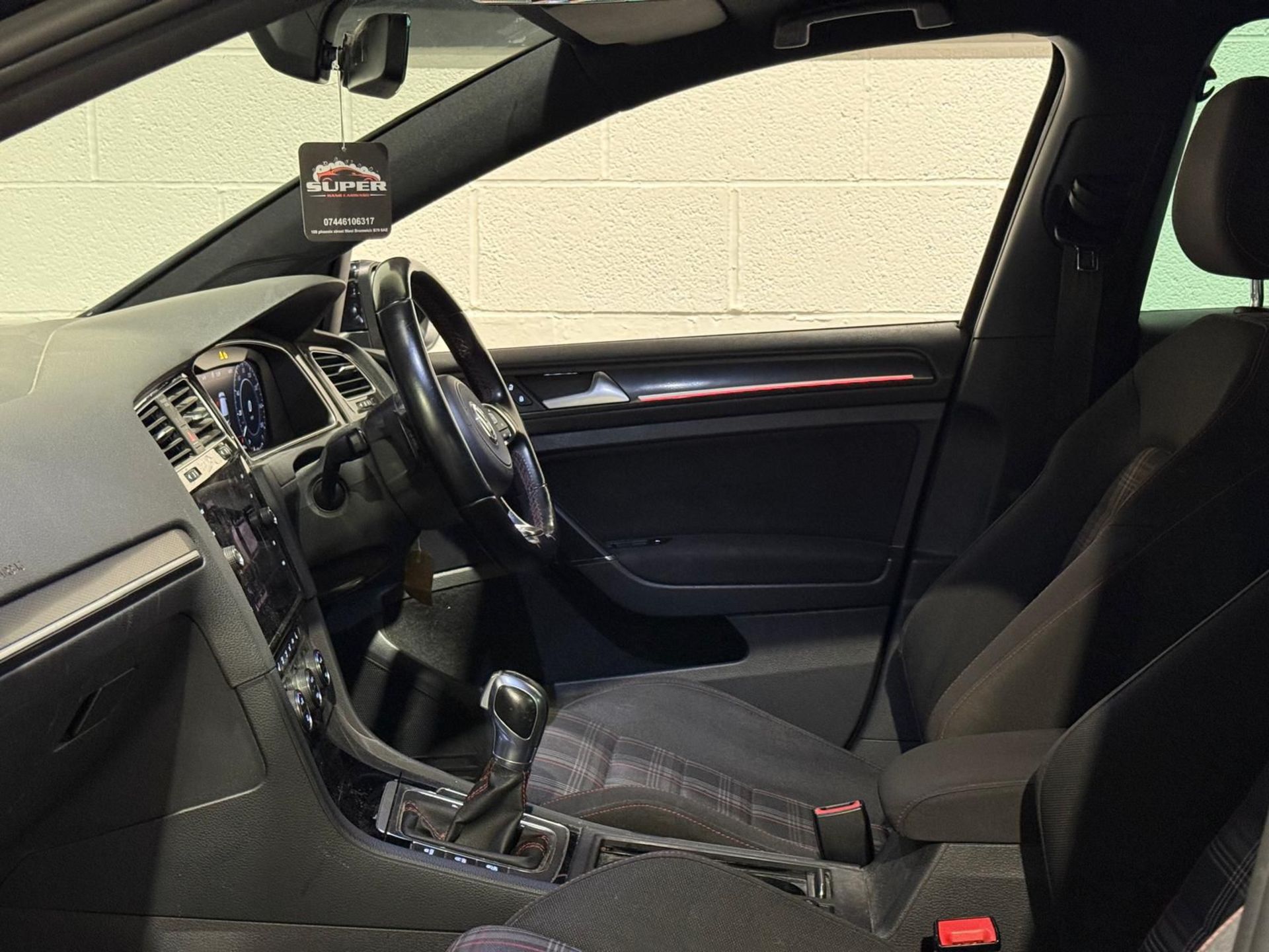 2017 VOLKSWAGEN GOLF GTI 2.0 TSI DSG – 88K MILES – HIGH SPEC >>--NO VAT ON HAMMER--<< - Image 15 of 24