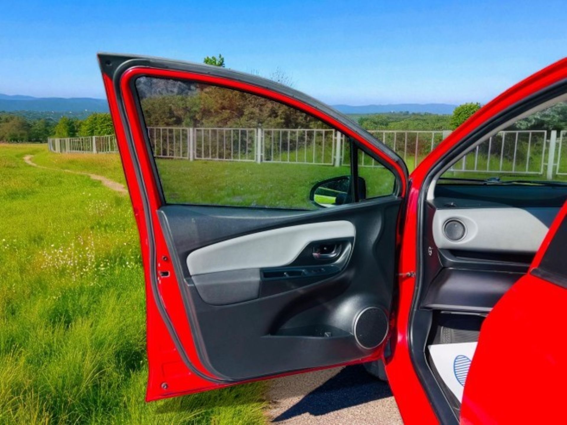 **(ONLY 100K MILEAGE)** 2015 TOYOTA YARIS 1.4 D-4D ICON – 5DR HATCHBACK>>--NO VAT ON HAMMER--<< - Image 6 of 38