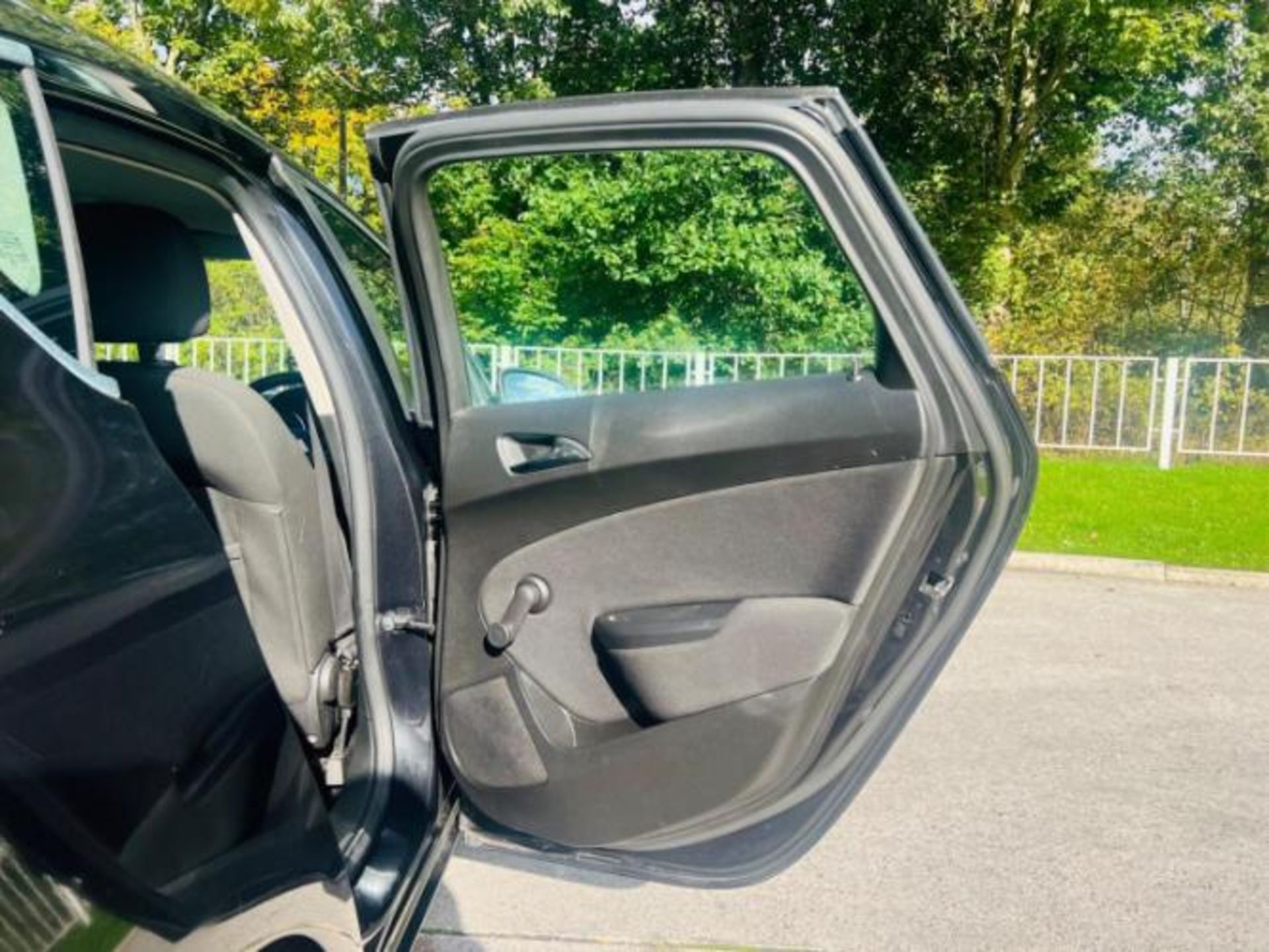 **(ONLY 109K MILEAGE)** 2013 VAUXHALL ASTRA 1.6 16V SRI 5-DOOR HATCHBACK>>--NO VAT ON HAMMER--<< - Image 34 of 40