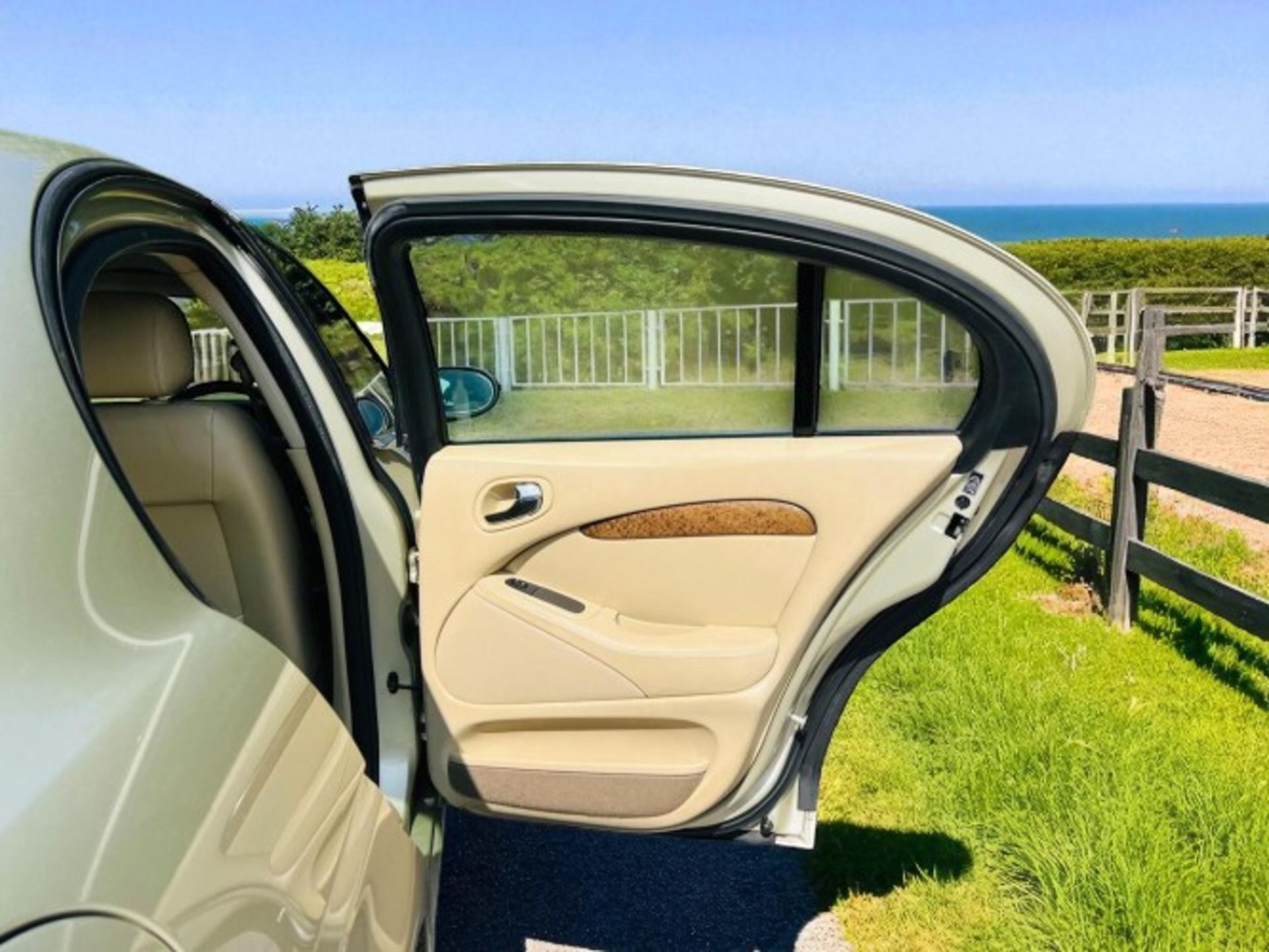 **(ONLY 85K MILEAGE)** 2006 JAGUAR S-TYPE 3.0 V6 AUTOMATIC SALOON>>--NO VAT ON HAMMER--<< - Image 10 of 40