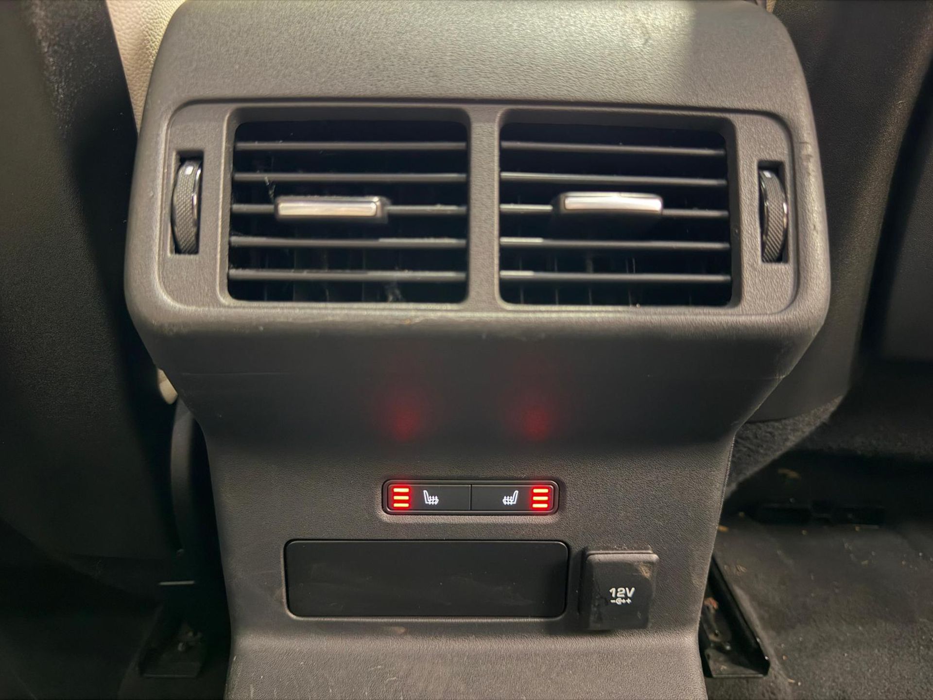 2018 LAND ROVER RANGE ROVER VELAR 2.0 D180 R-DYNAMIC SE AUTO 4WD >>--NO VAT ON HAMMER--<< - Image 15 of 19