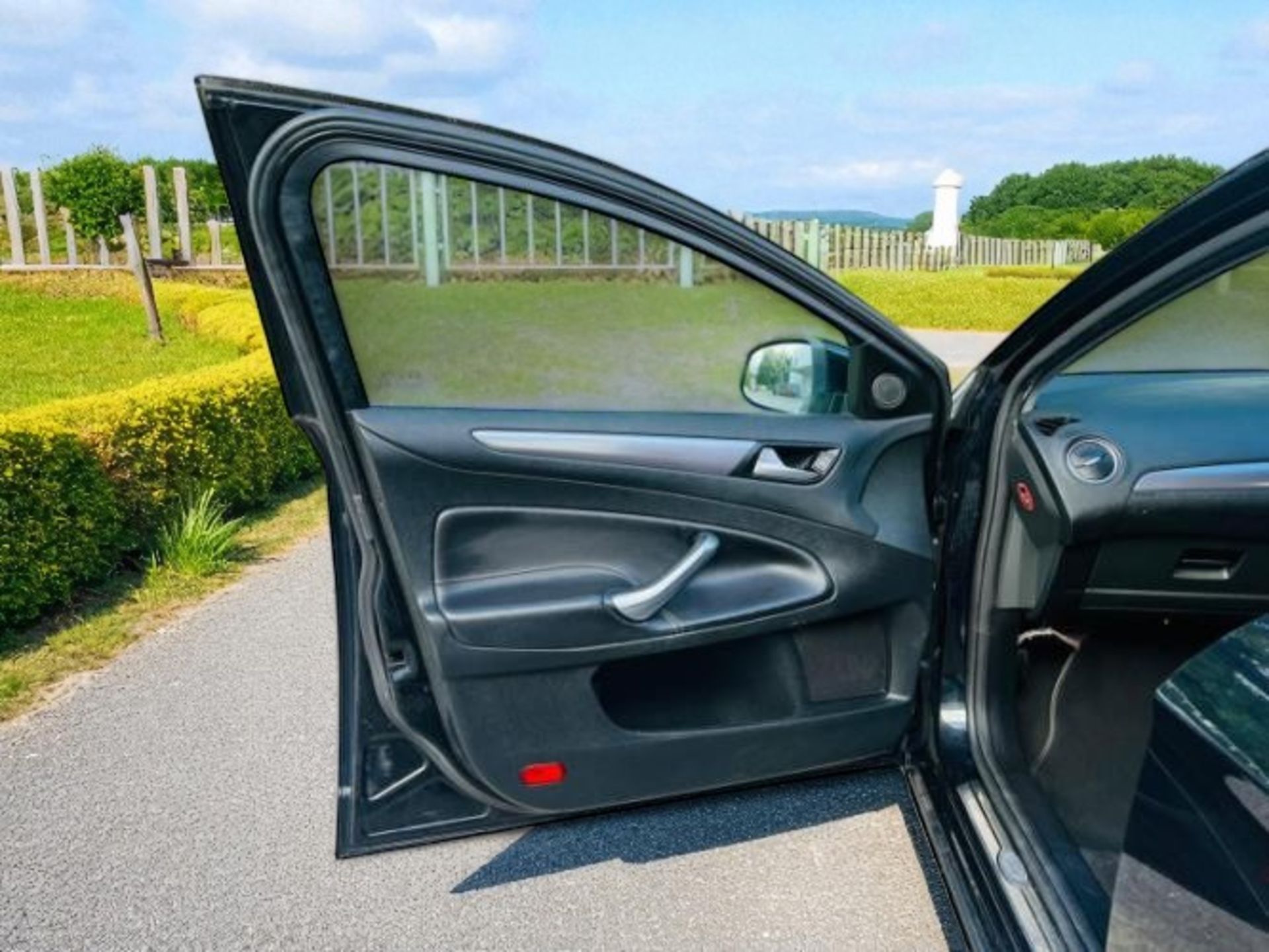 FORD MONDEO 2.0 TDCI TITANIUM X – 2012 >>--NO VAT ON HAMMER--<< - Image 5 of 37